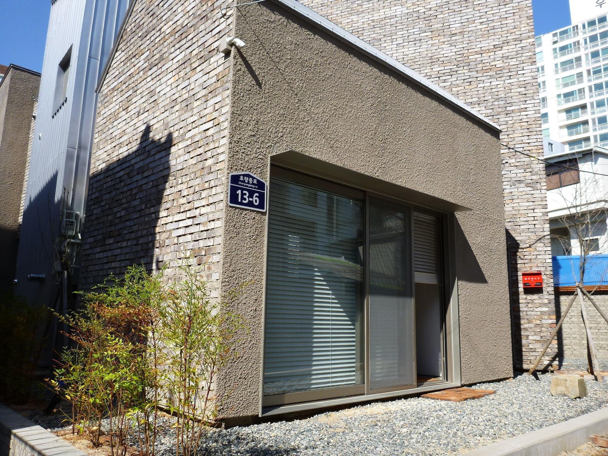 Vista Lobby Inside Busan Hostel