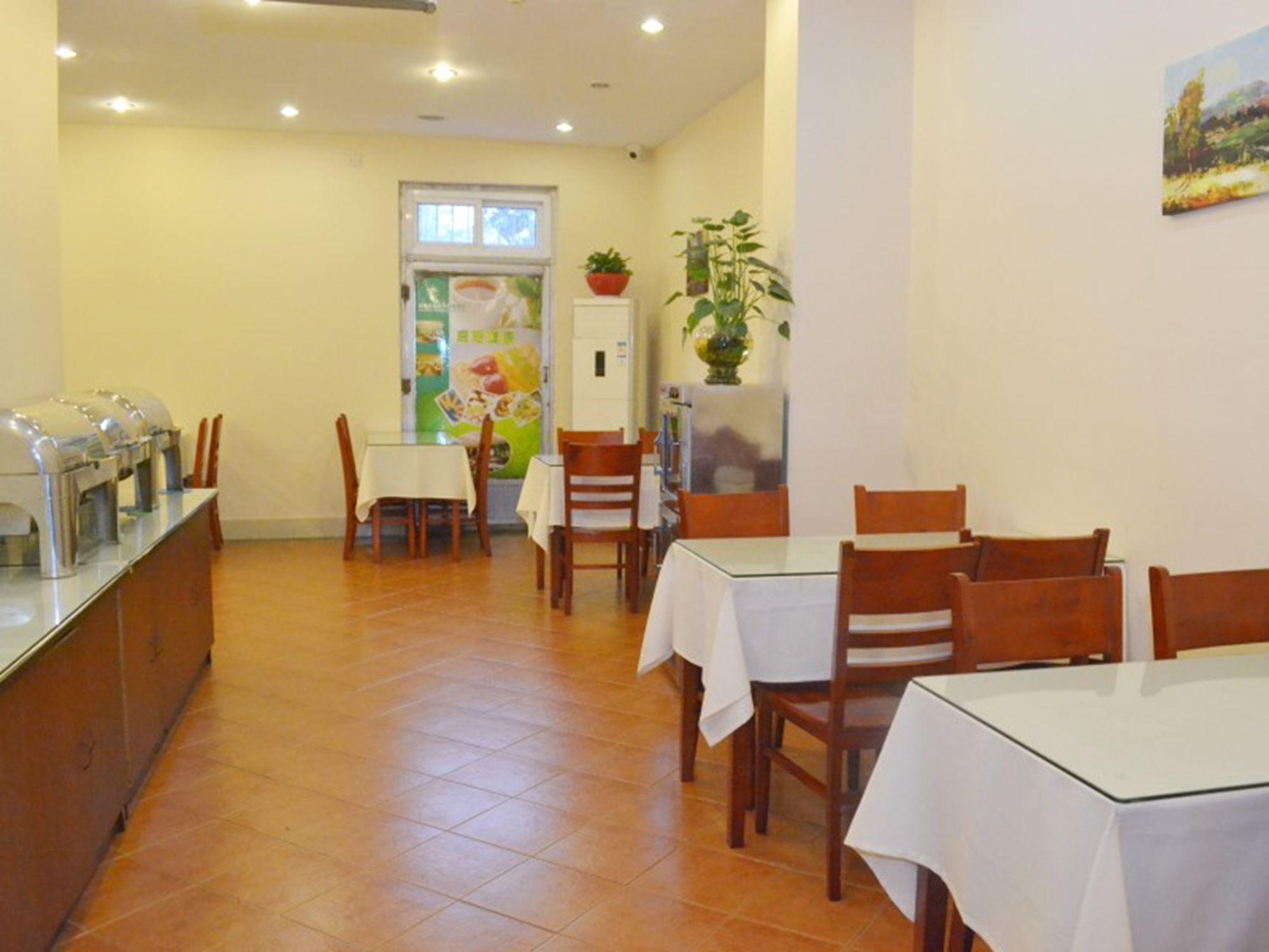 Restaurant GreenTree Inn LaiWu West LaiWu Road Express Hotel