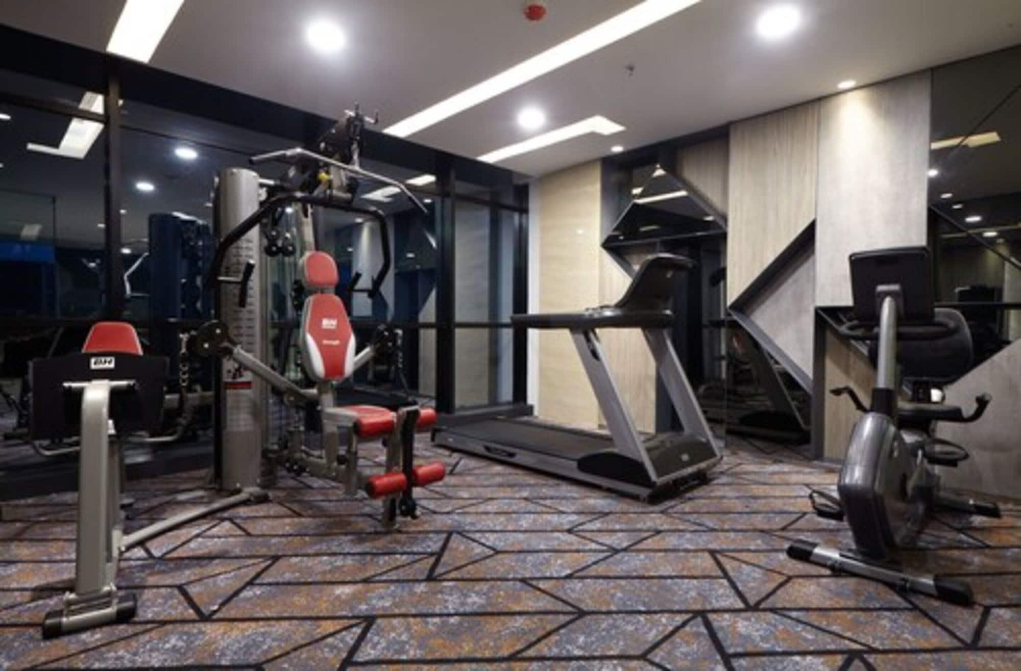 Gimnasio ibis Styles Medan Pattimura