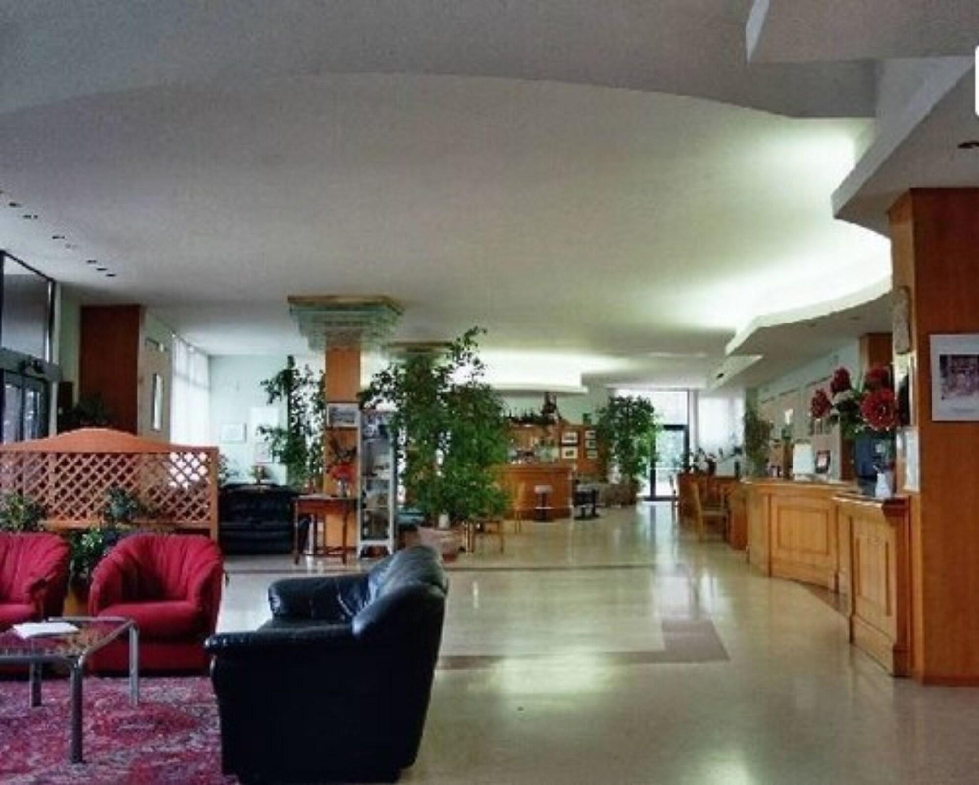 Vista Lobby Kona Hotel Verona