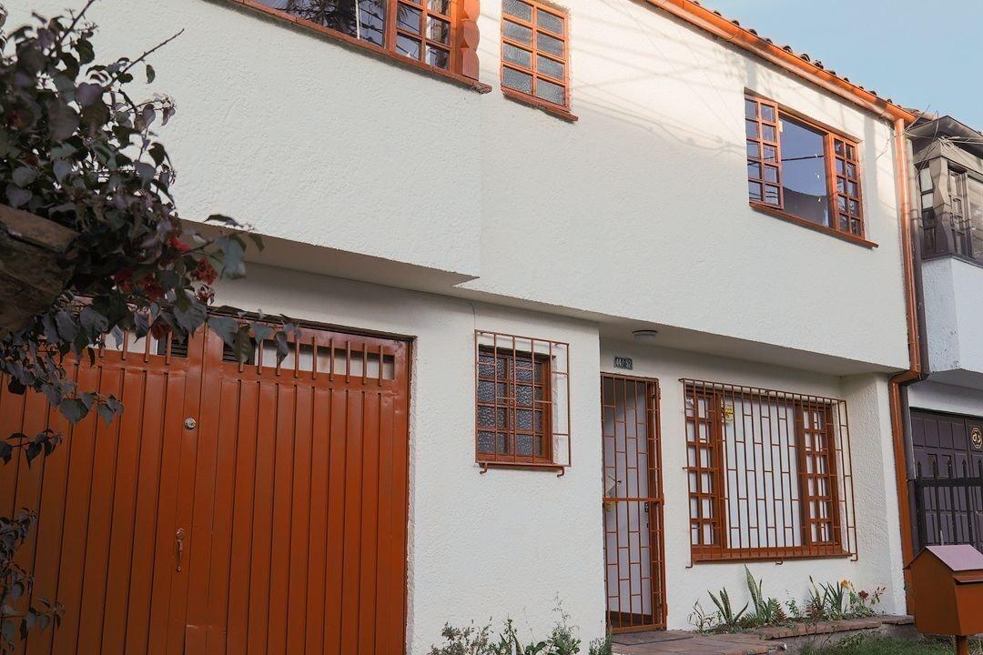 Vista Exterior ART AND VITALITY HOUSE
