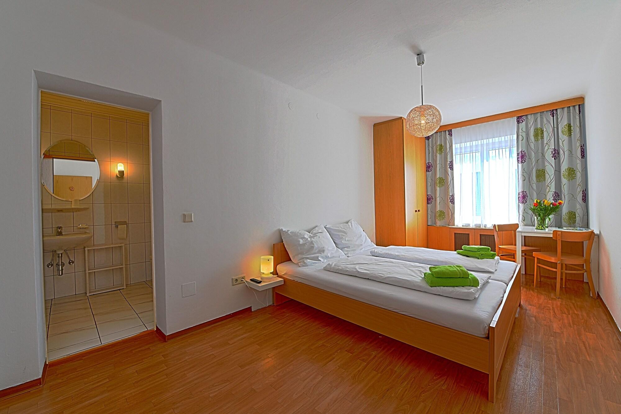 Varios sWirtshaus Farrach