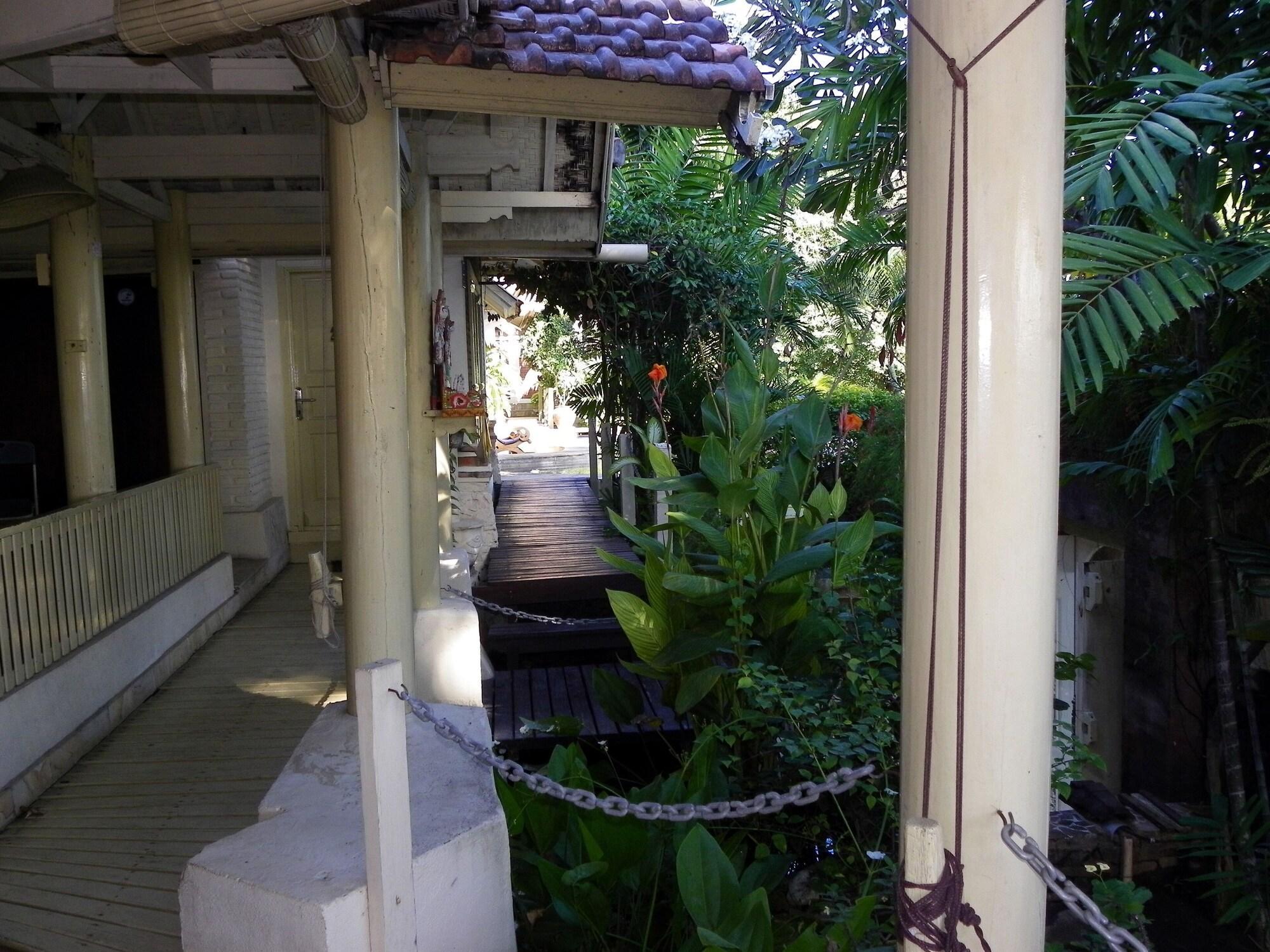 Vista Exterior Jukung Dive Resort Bali
