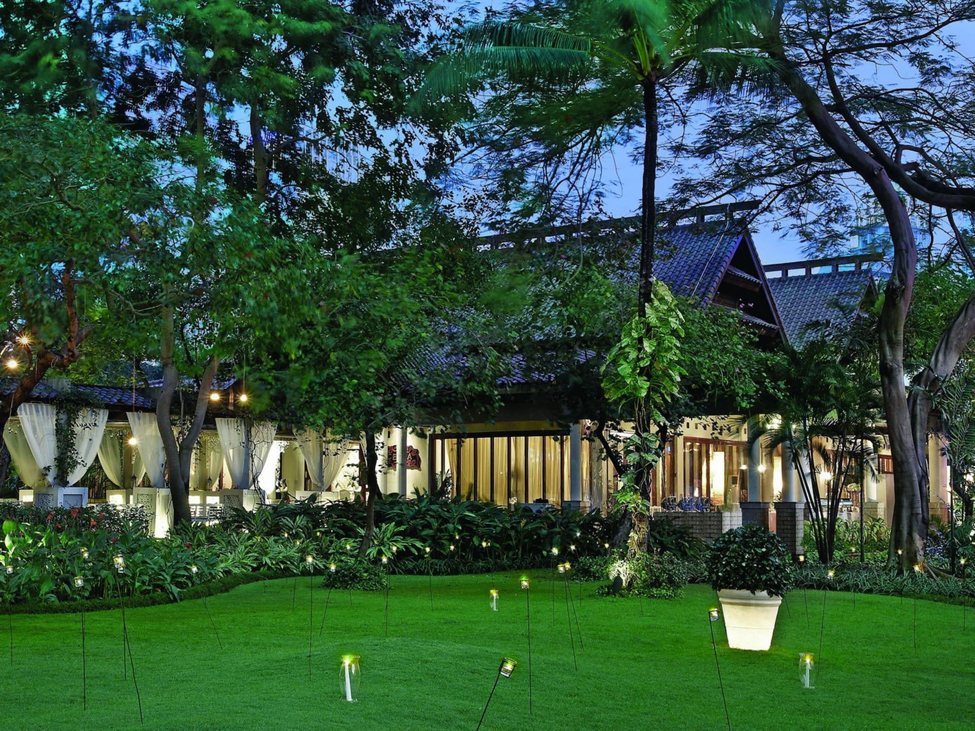 Vista Exterior Shangri-La Jakarta