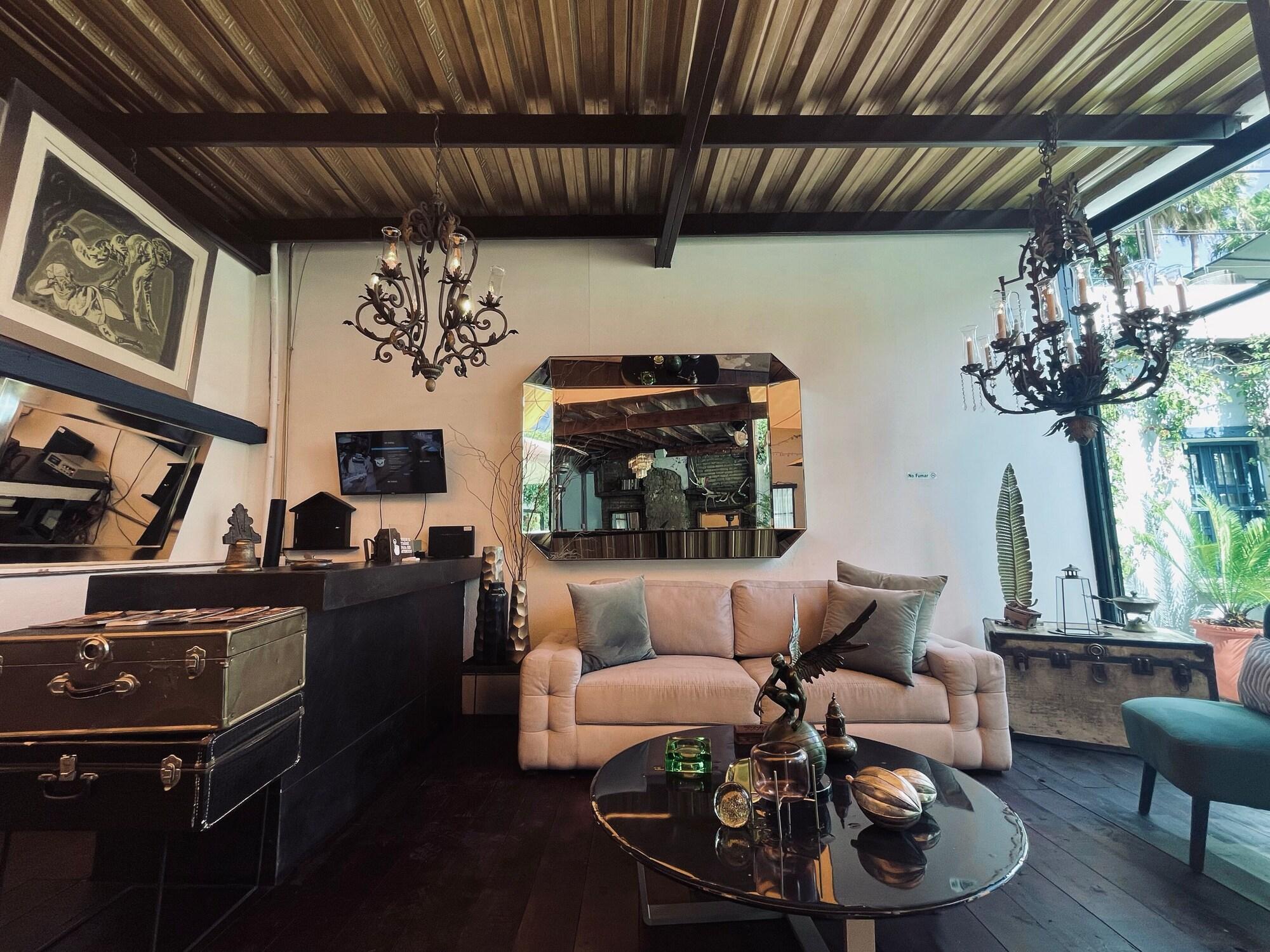 Varios Mina Suites