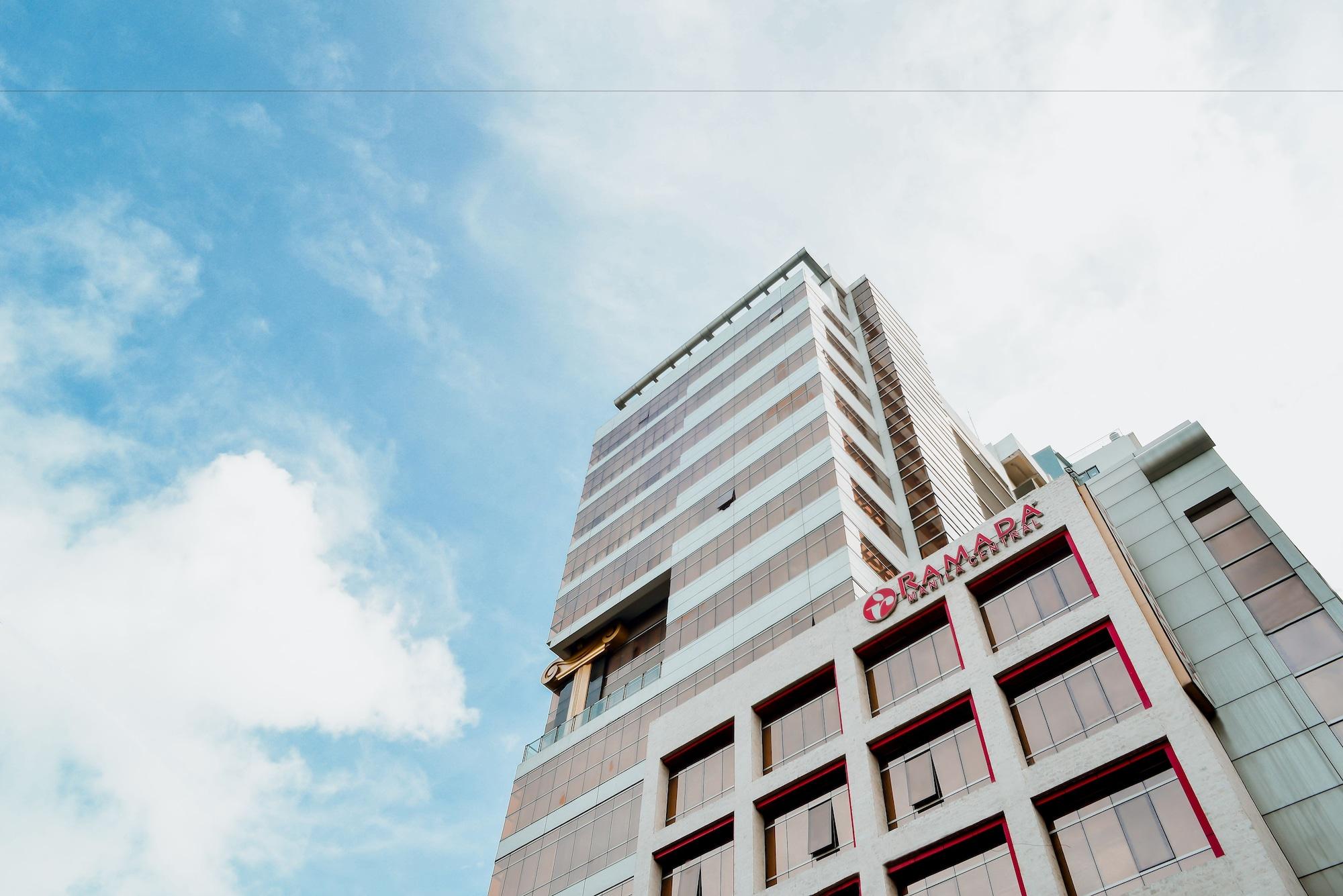 Vista Exterior Ramada by Wyndham Manila Central