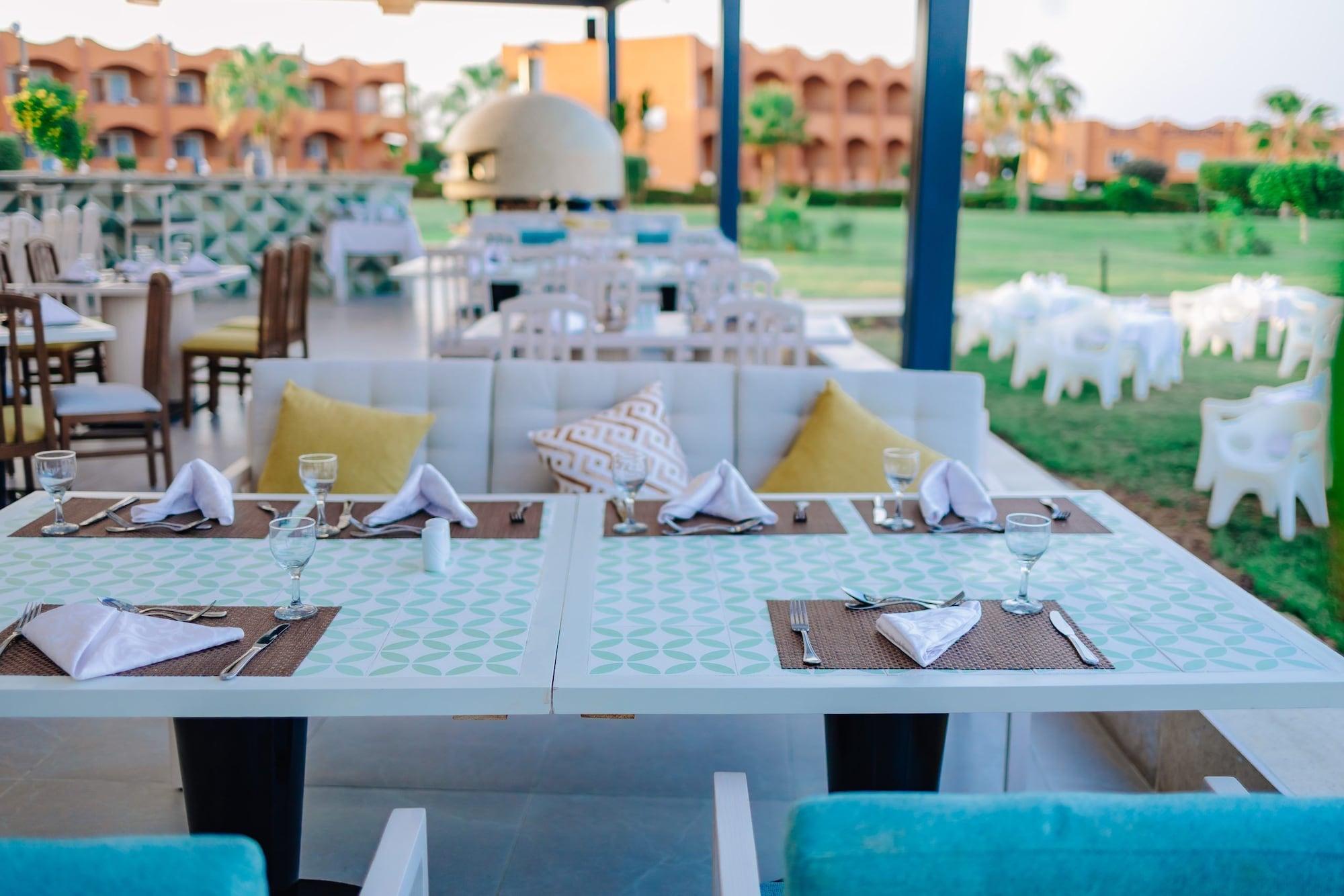 Restaurant Three Corners Happy Life Beach Resort - All Inclusive