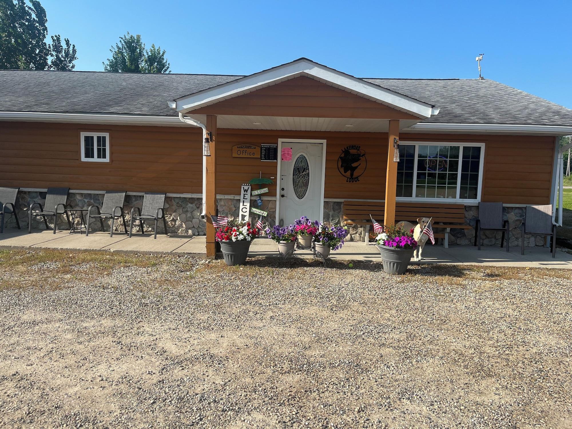 Vista Exterior Lakeroad Lodge Motel & Charters