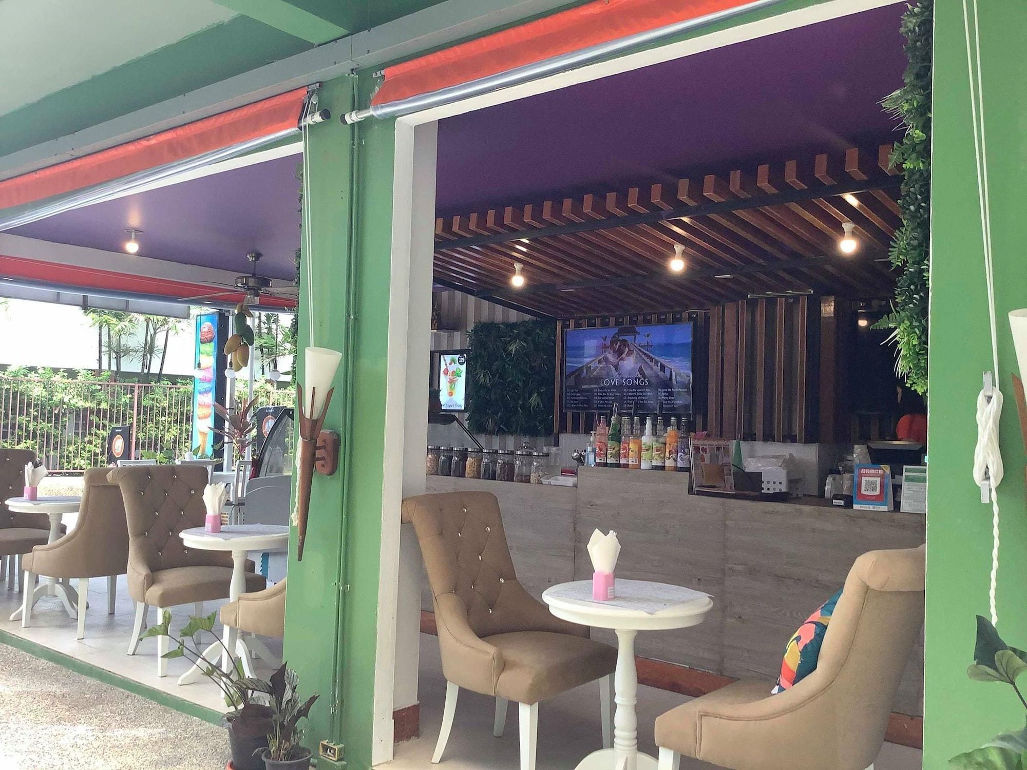 Restaurant Kata Beachwalk Hotel and Bungalows