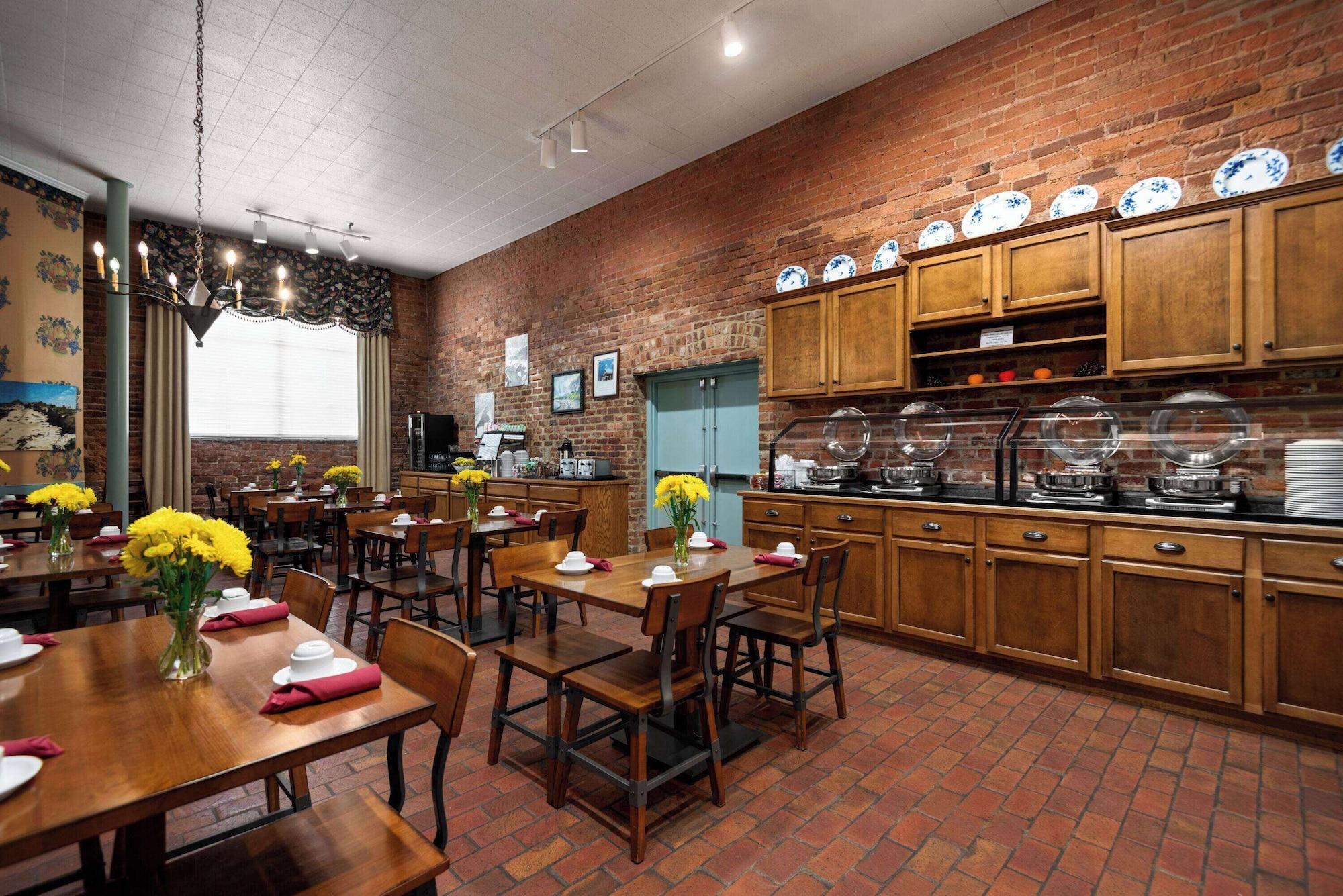 Restaurant The Historic Brookstown Inn, Trademark Collection by Wyndham