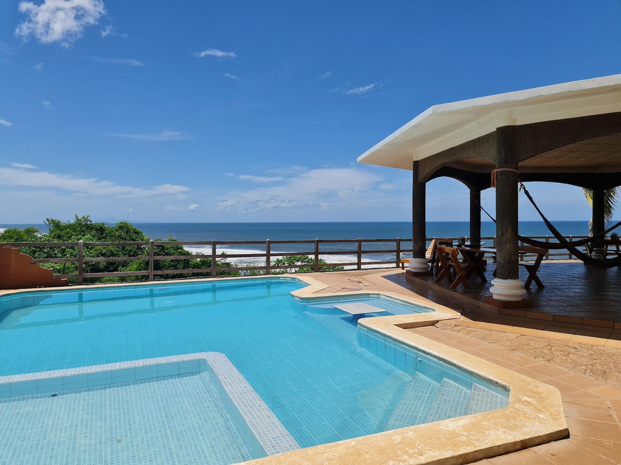 Vista Piscina Hotel Miraflores