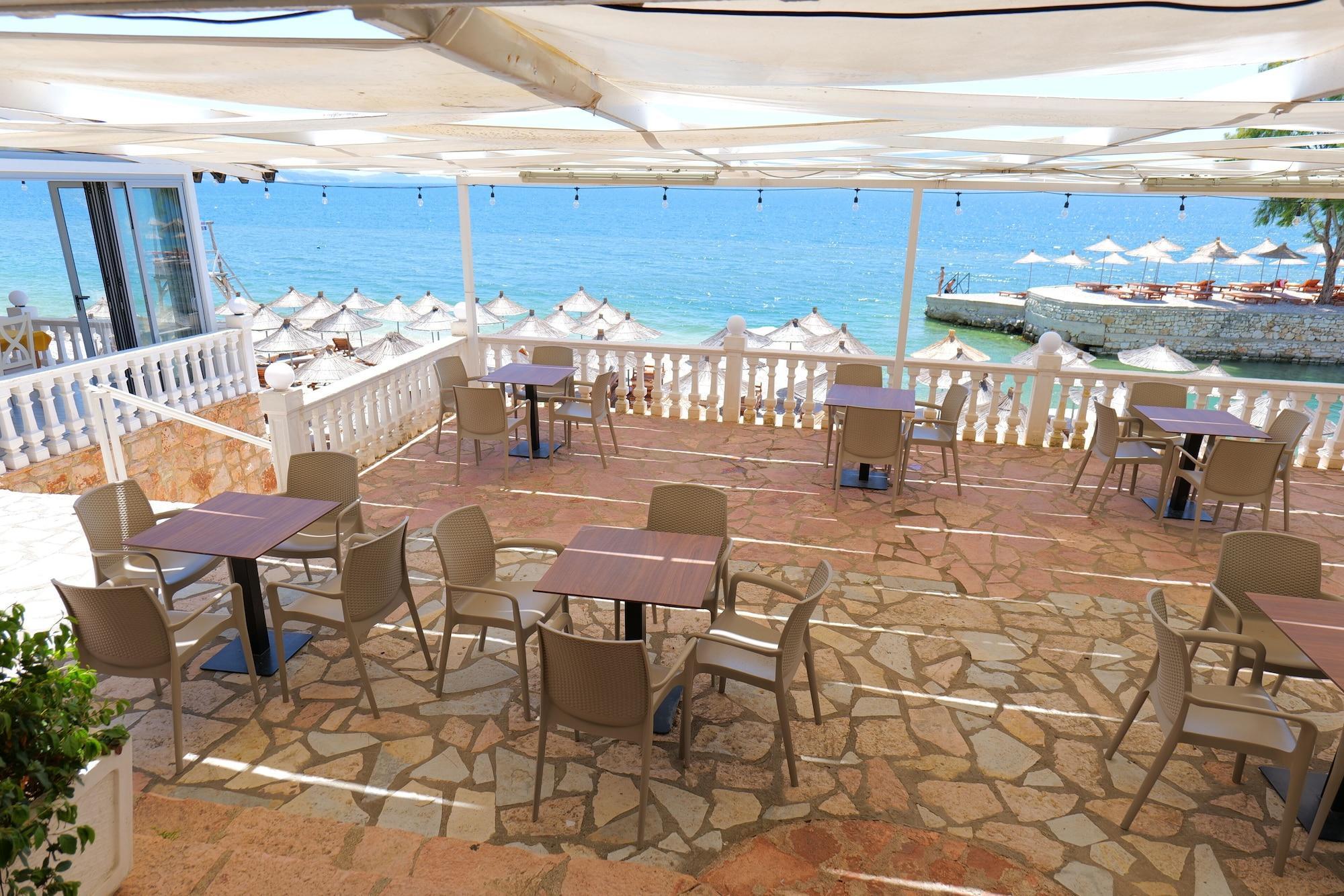 Bar/Salón Hotel Joni Kompleks