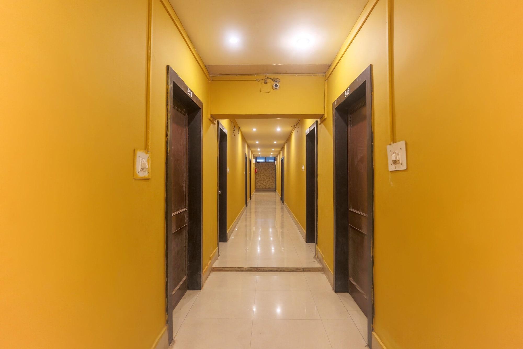 Vista Lobby OYO 48884 Hotel Trishakti