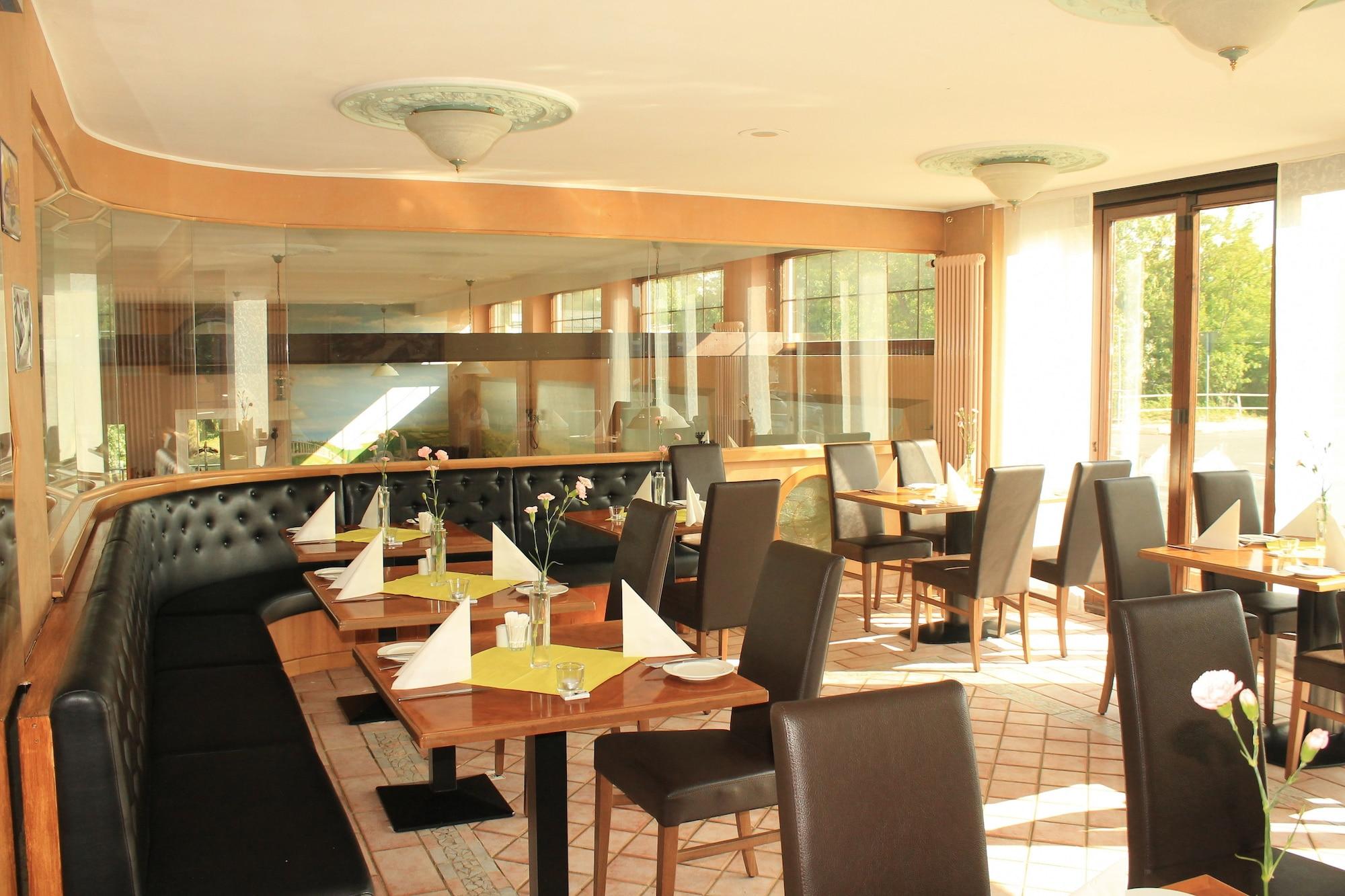 Bar/Salón Land Gut Hotel Weisser Schwan