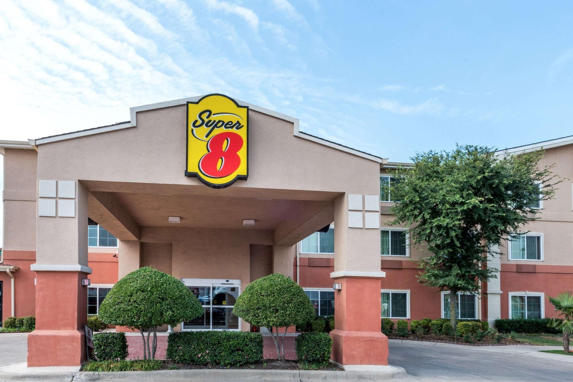 Vista Exterior Super 8 by Wyndham Fort Worth North