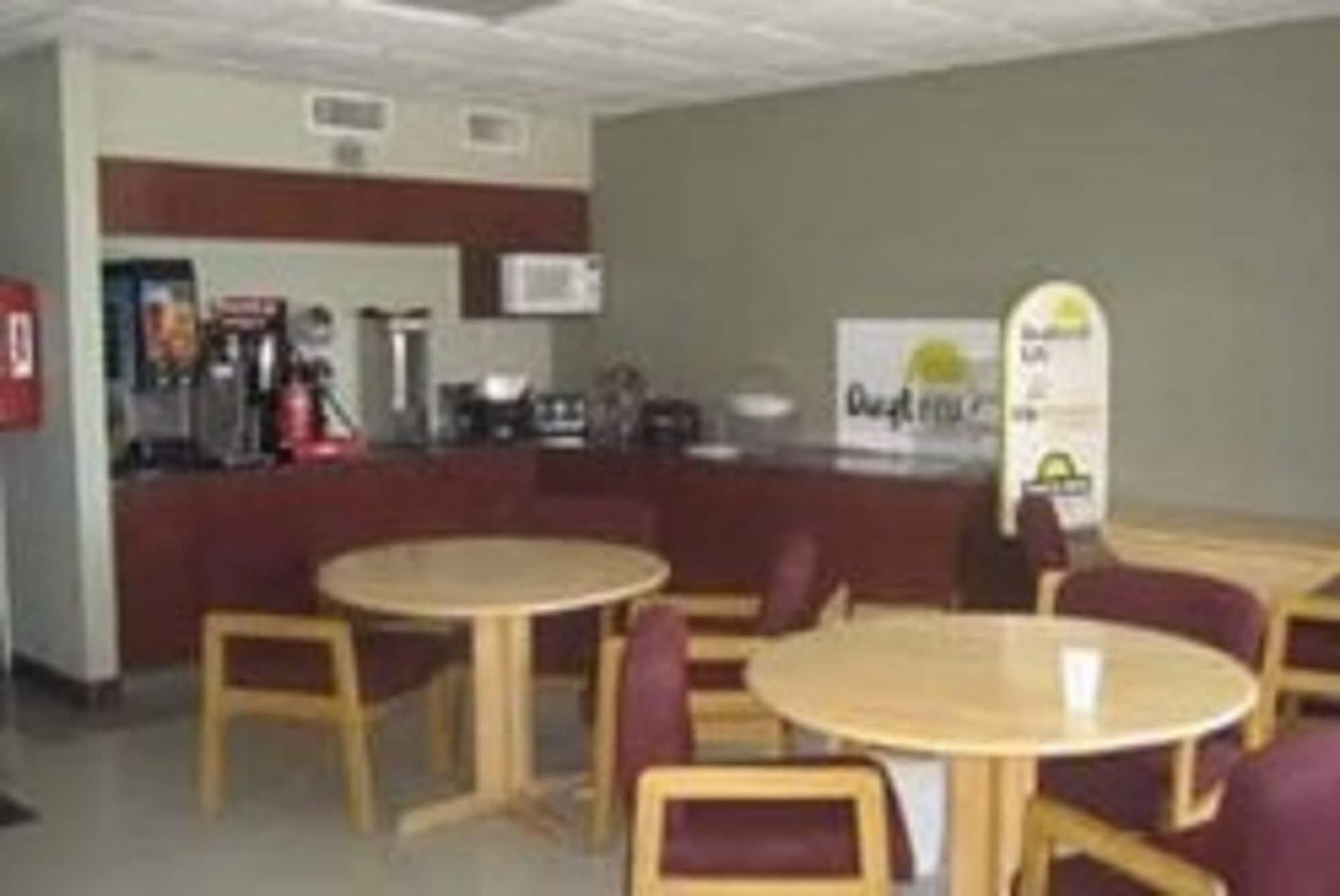 Bar/Salón Days Inn by Wyndham Corpus Christi Beach