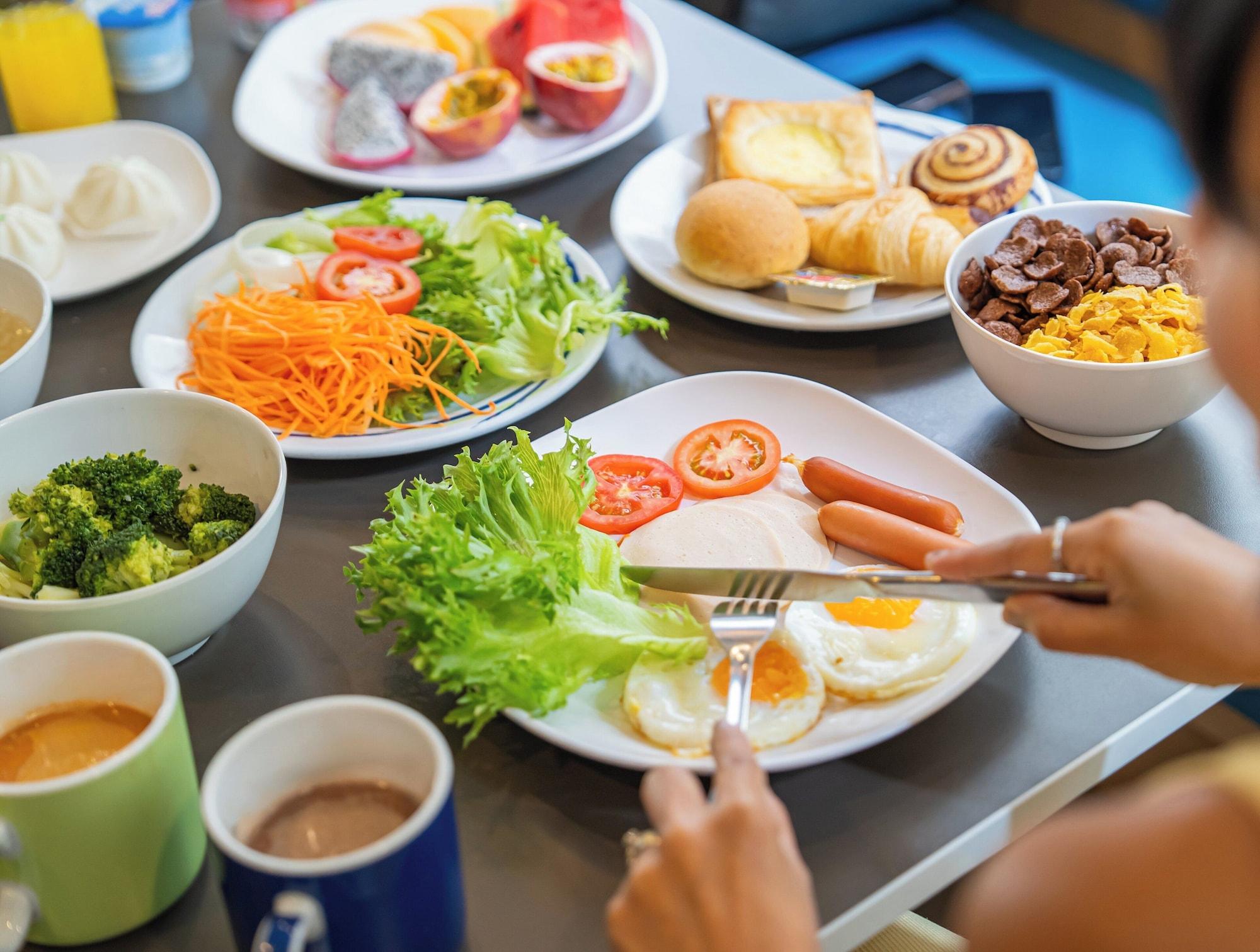 Restaurant Holiday Inn Express Bangkok Sathorn by IHG