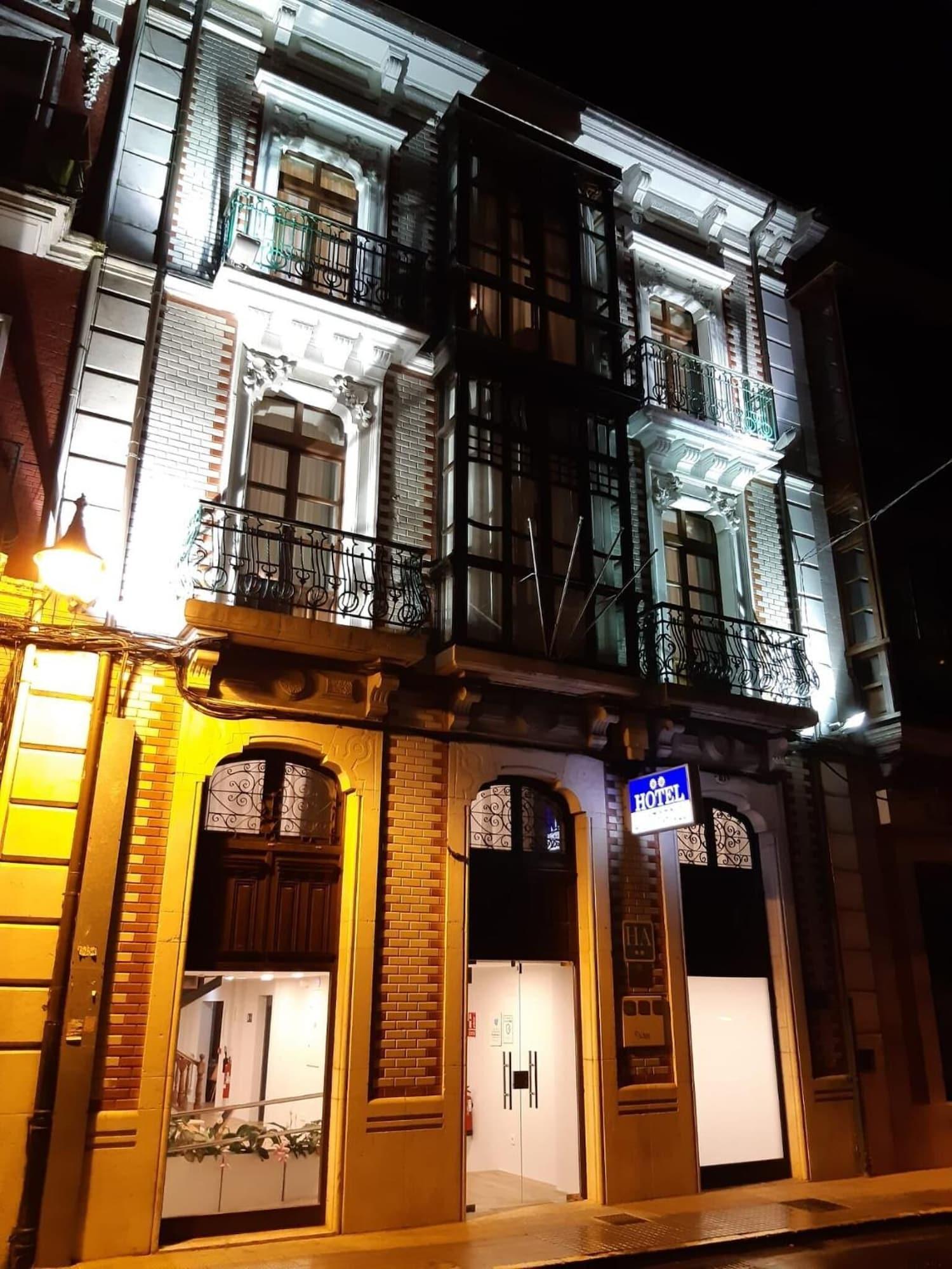 Vista Exterior Hotel Puerto de Llanes