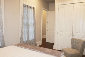 Alquiler Vacacional - Stunning, Modern 2 BD, 1 Block off St. Charles