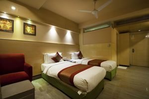 Alojamiento - Hotel Krishna Plaza