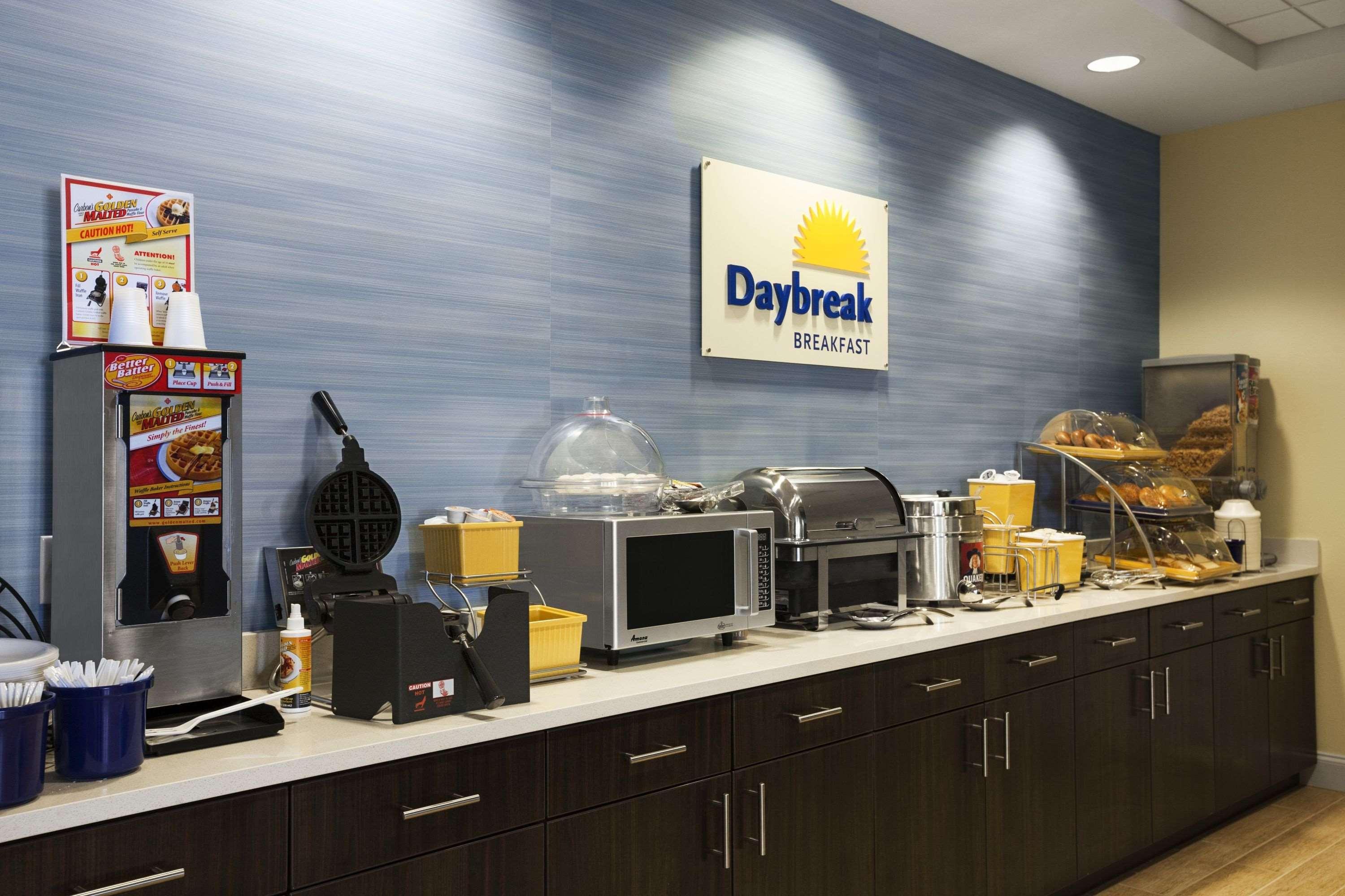 Restaurant Days Inn & Suites by Wyndham Altoona