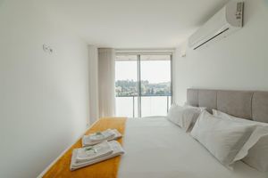 Renta temporal - Amazing Riverview Apartment w Pool by Vacationy
