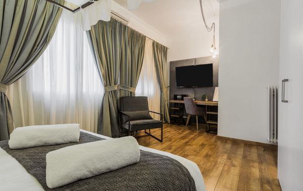 Acropolis Executive Suite