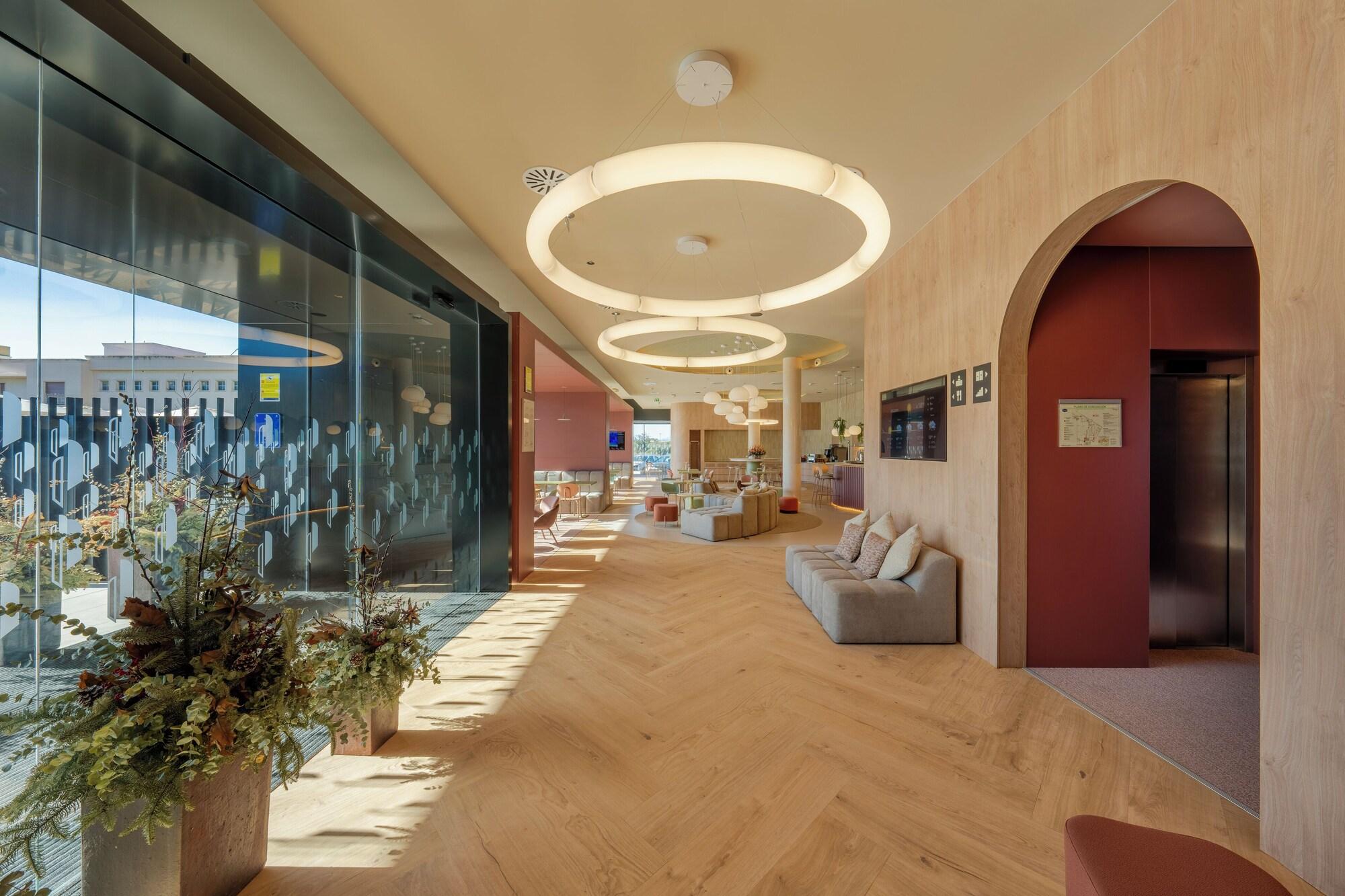 Vista Lobby Hampton By Hilton Alicante Airport