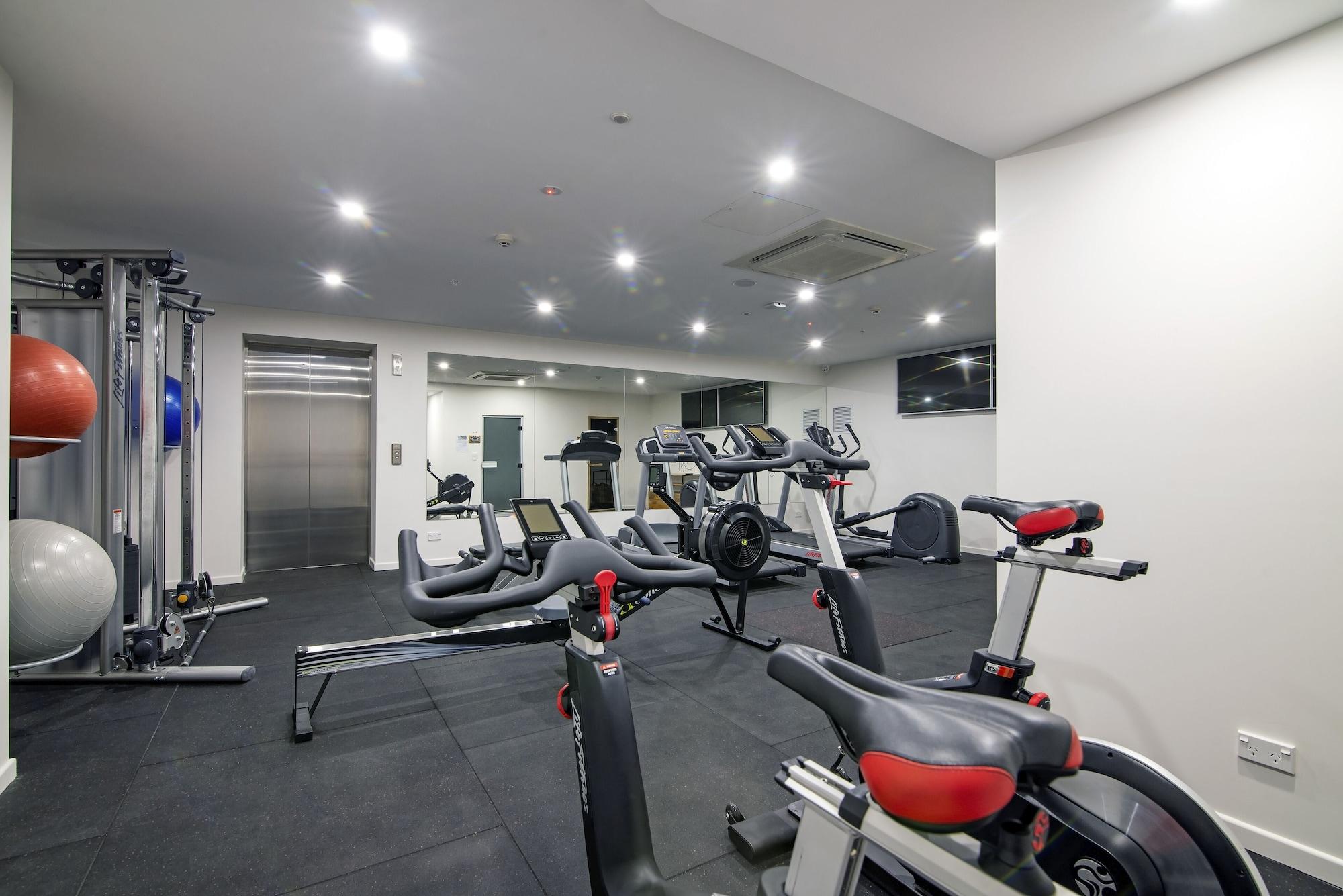 Gimnasio Ruby Gold Coast by CLLIX