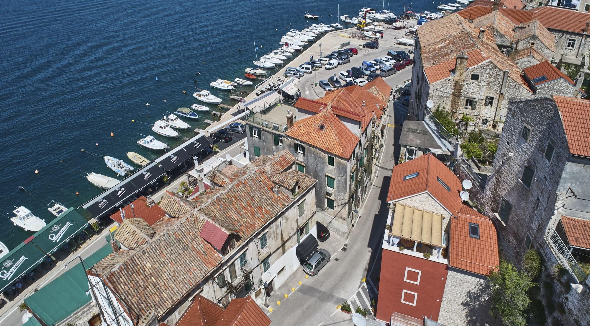 Vista Exterior Villa Pergola