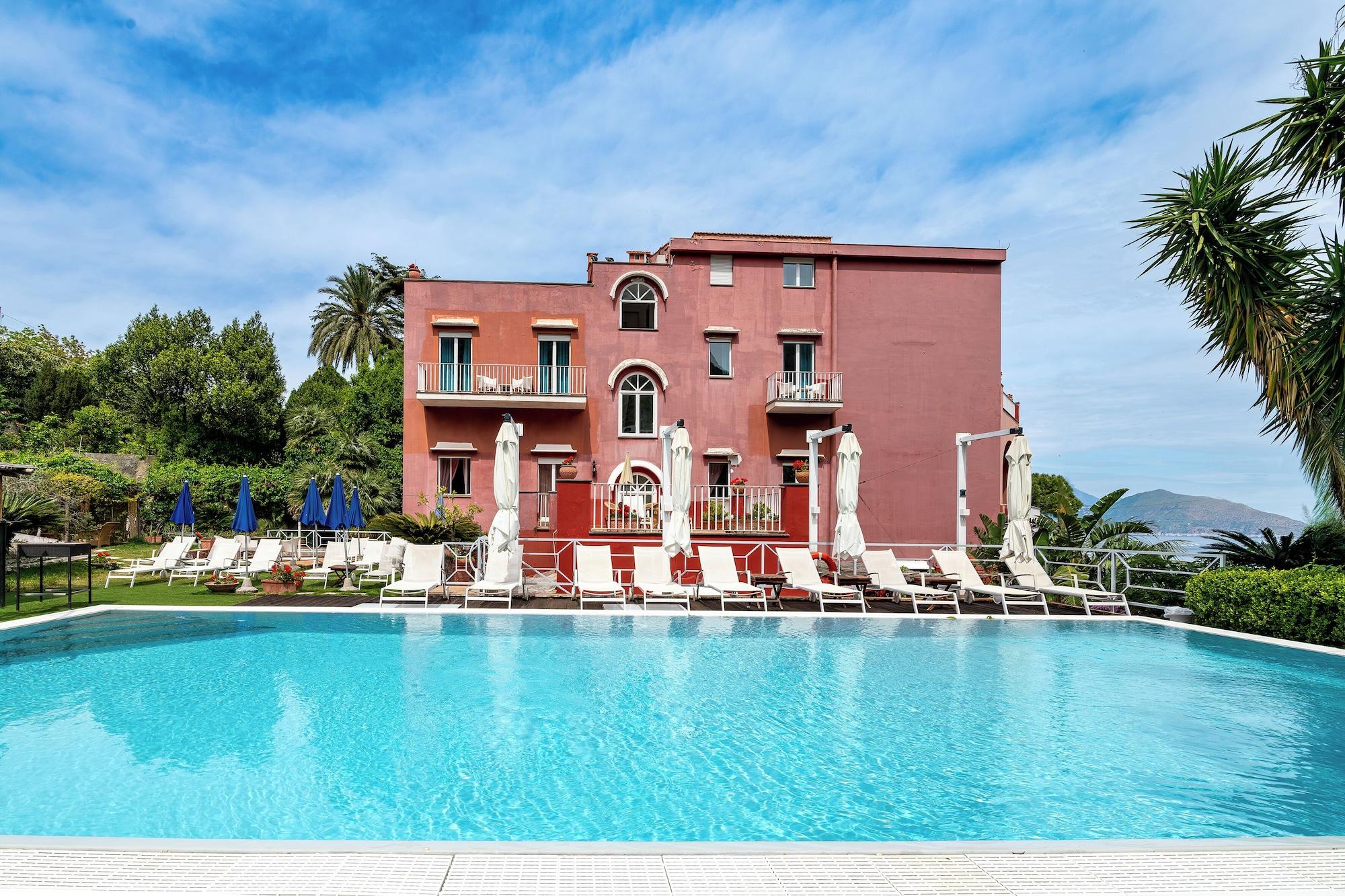 Varios Hotel Palatium Mari