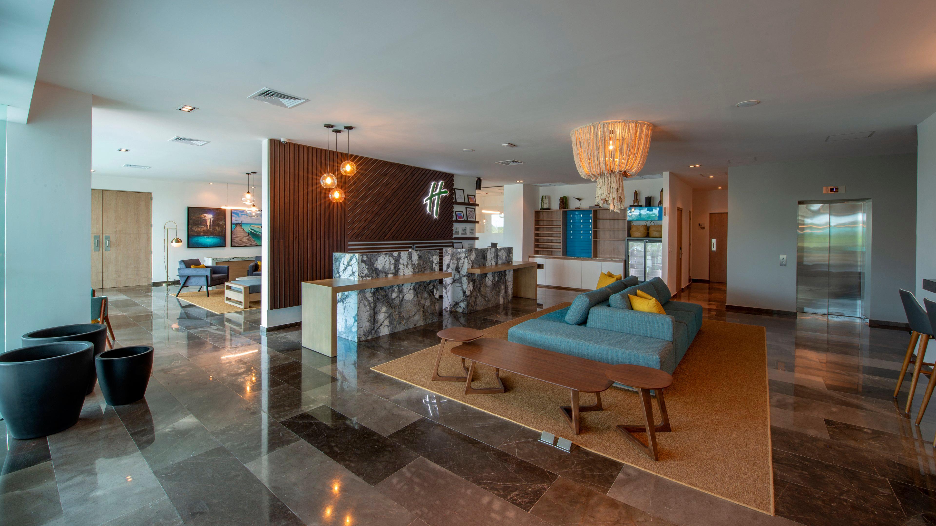 Vista do lobby Holiday Inn Hotel & Suites Merida La Isla by IHG