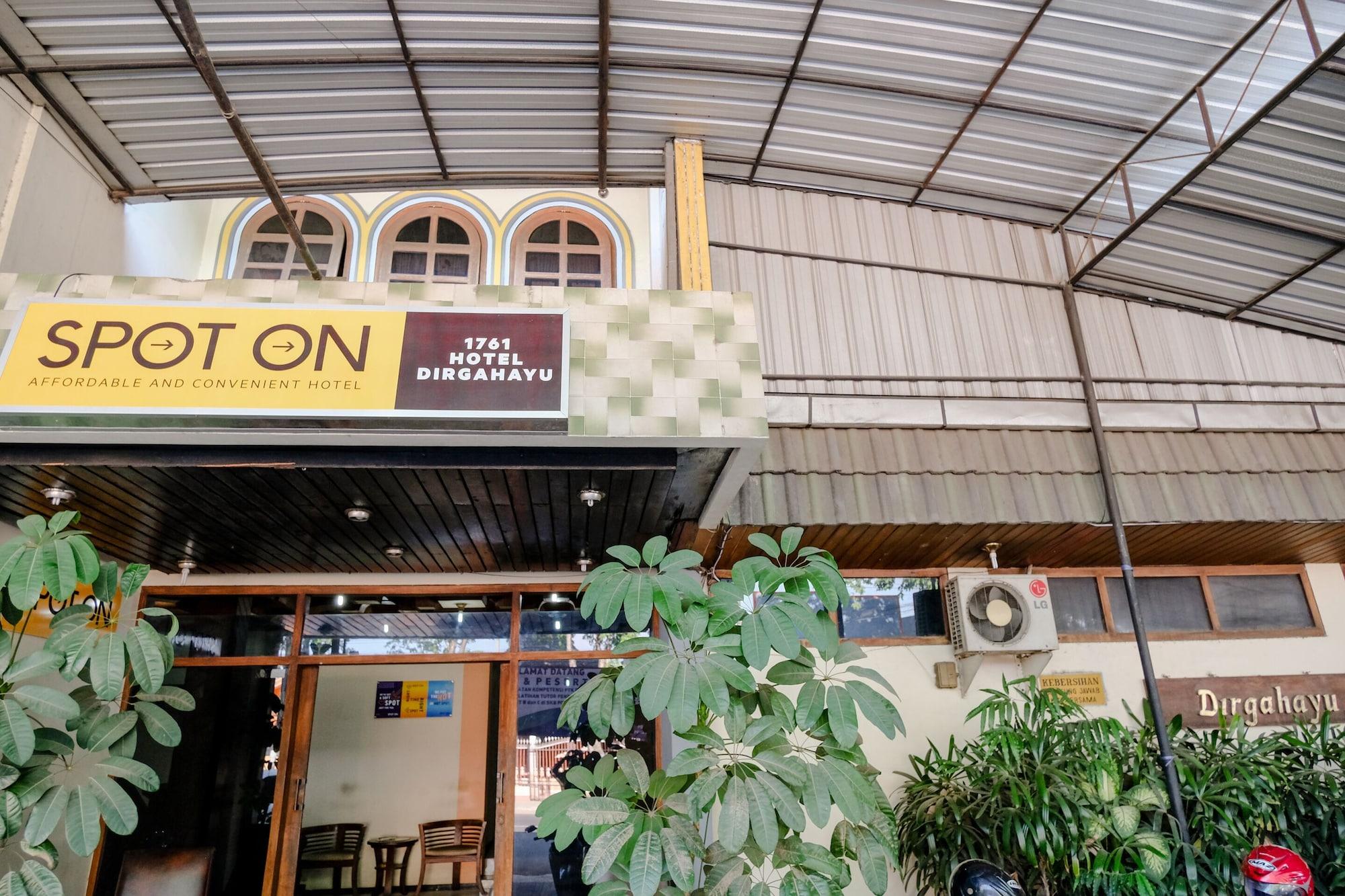 Vista Exterior OYO 1761 Hotel Dirgahayu