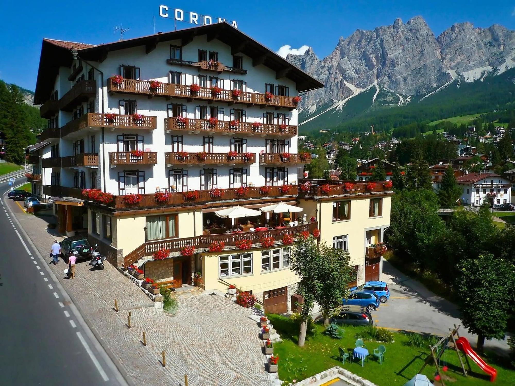 Vista Exterior Hotel Corona