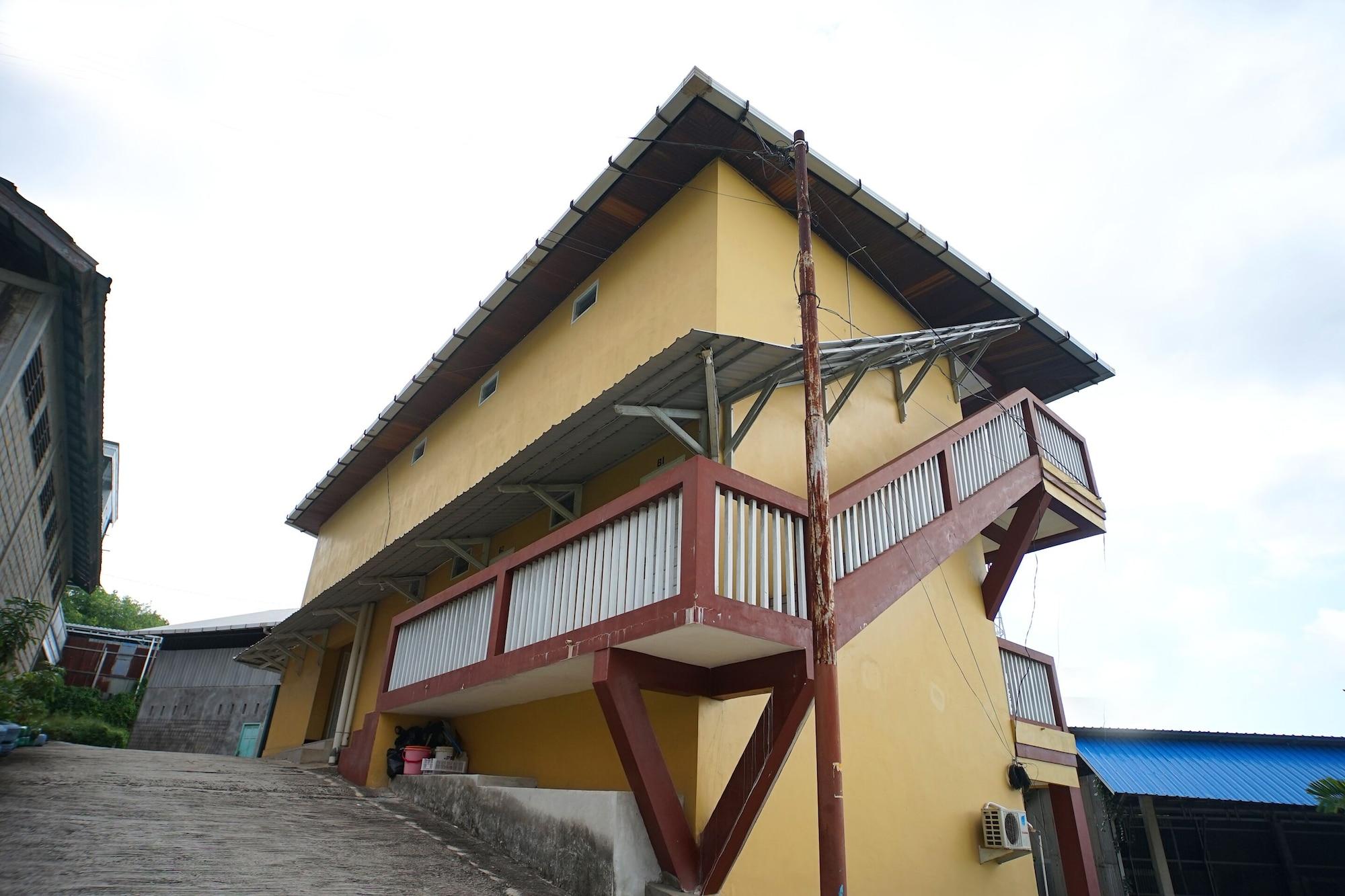 Vista Exterior SPOT ON 2729 Marzan Syariah Guest House