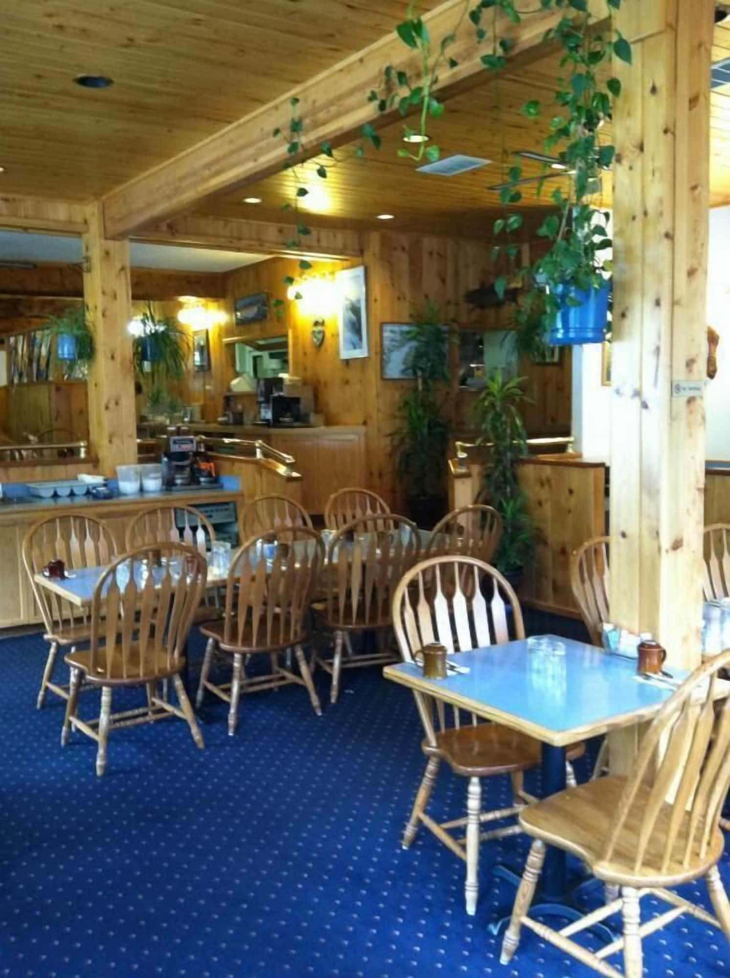 Restaurant Summit Lake Lodge