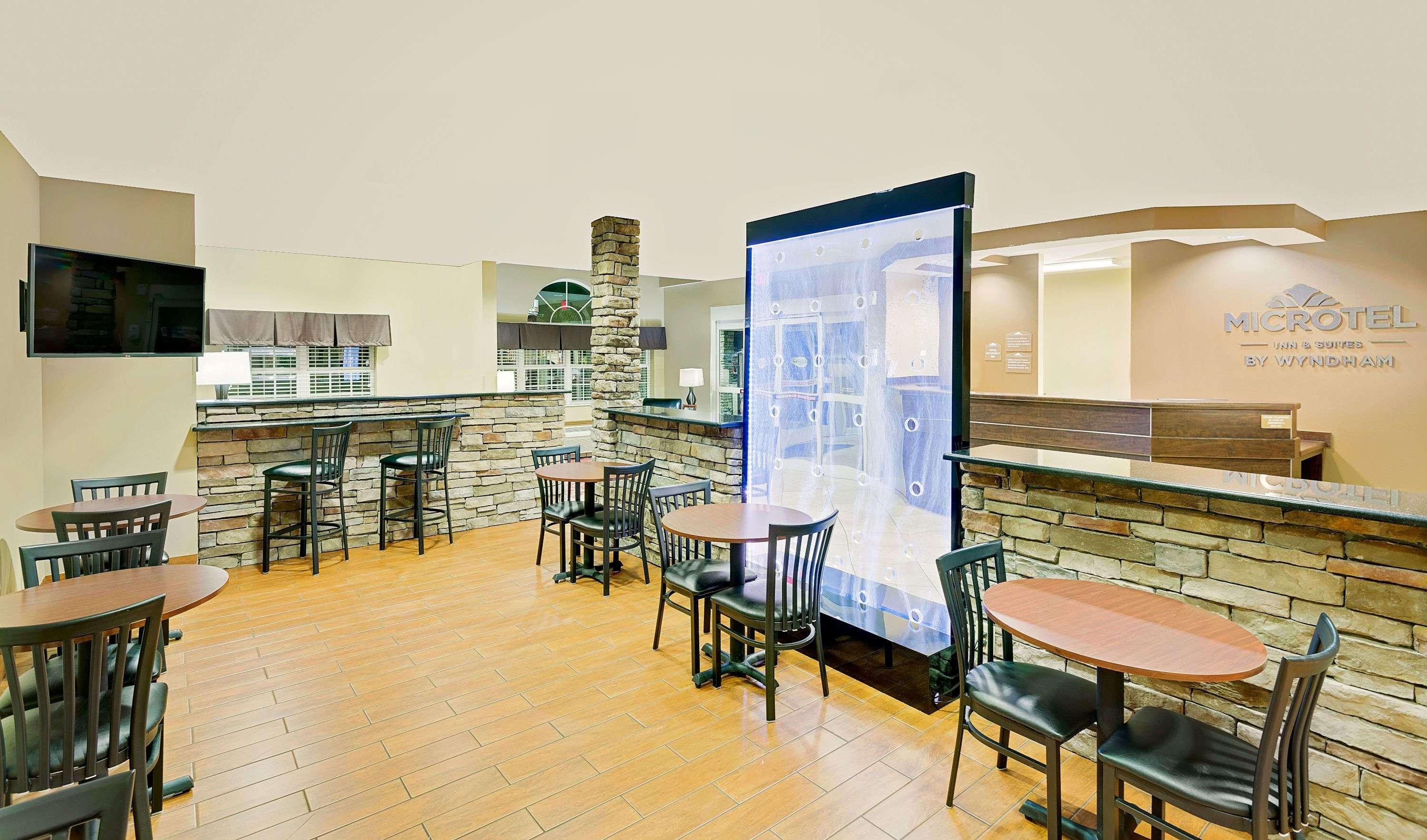 Vista Lobby Microtel by Wyndham Perry National Fairground Area I-75