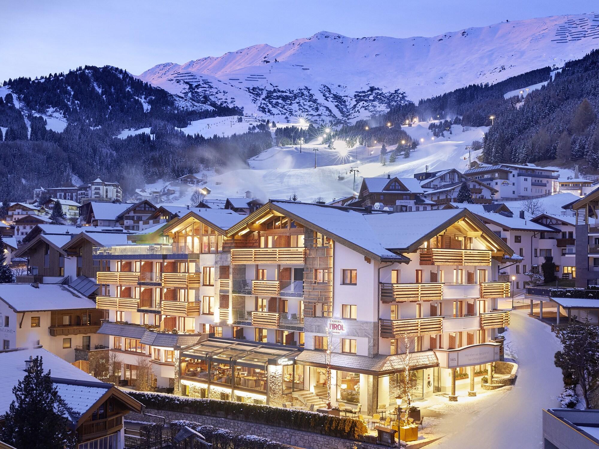 Vista Exterior Hotel Tirol