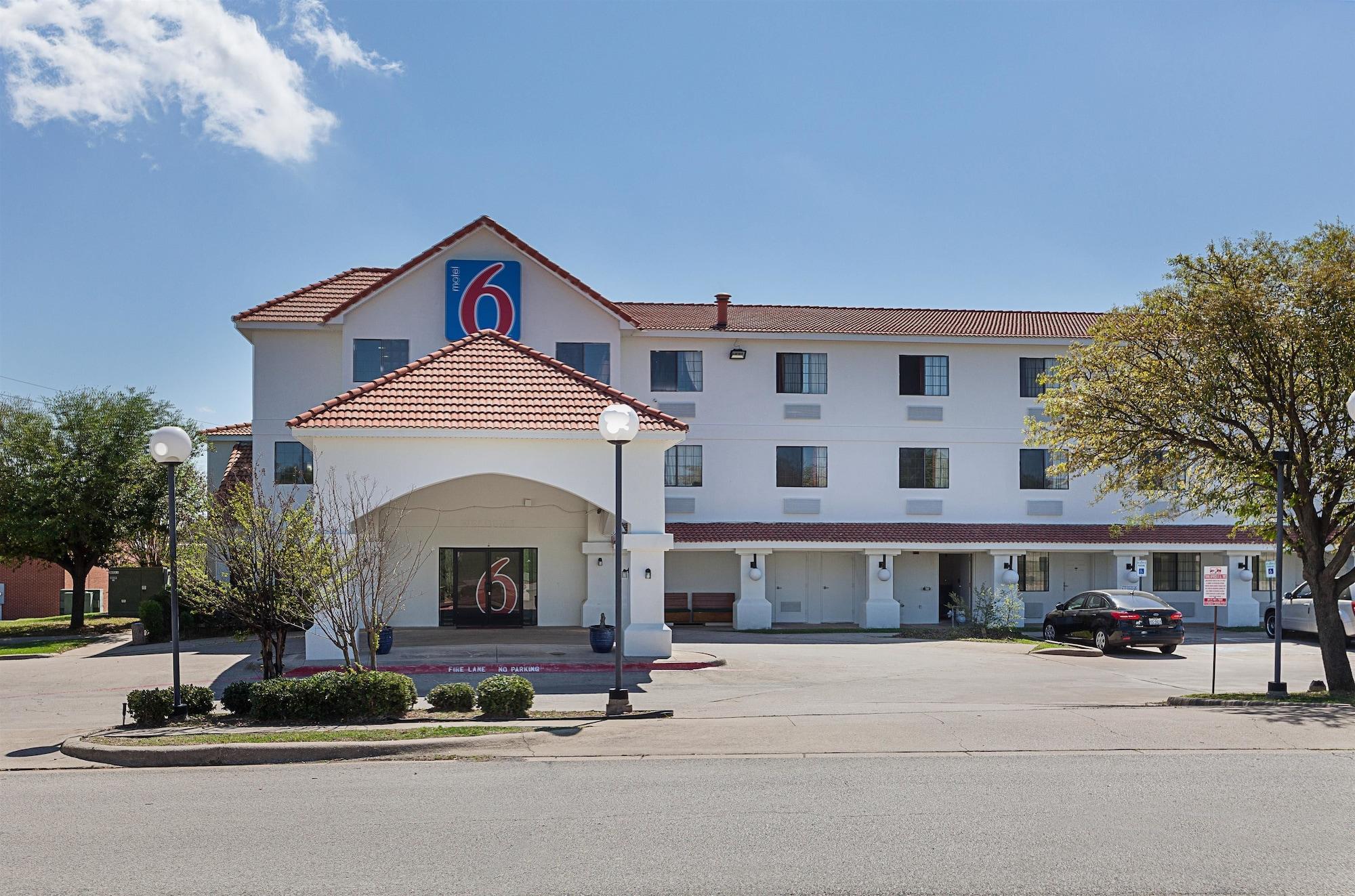 Vista Exterior Motel 6 Bedford, TX - Fort Worth