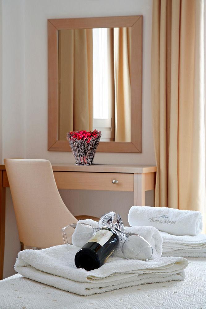 Set de Habitación Thera Mare Resort