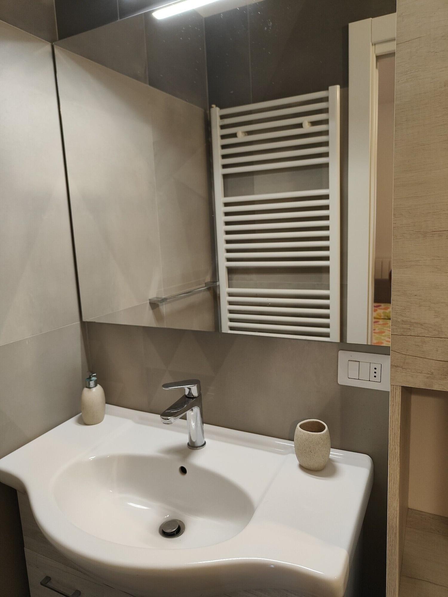 Baño RED APARTMENT in Poggio alla Cavalla farmhouse in the heart of Tuscany