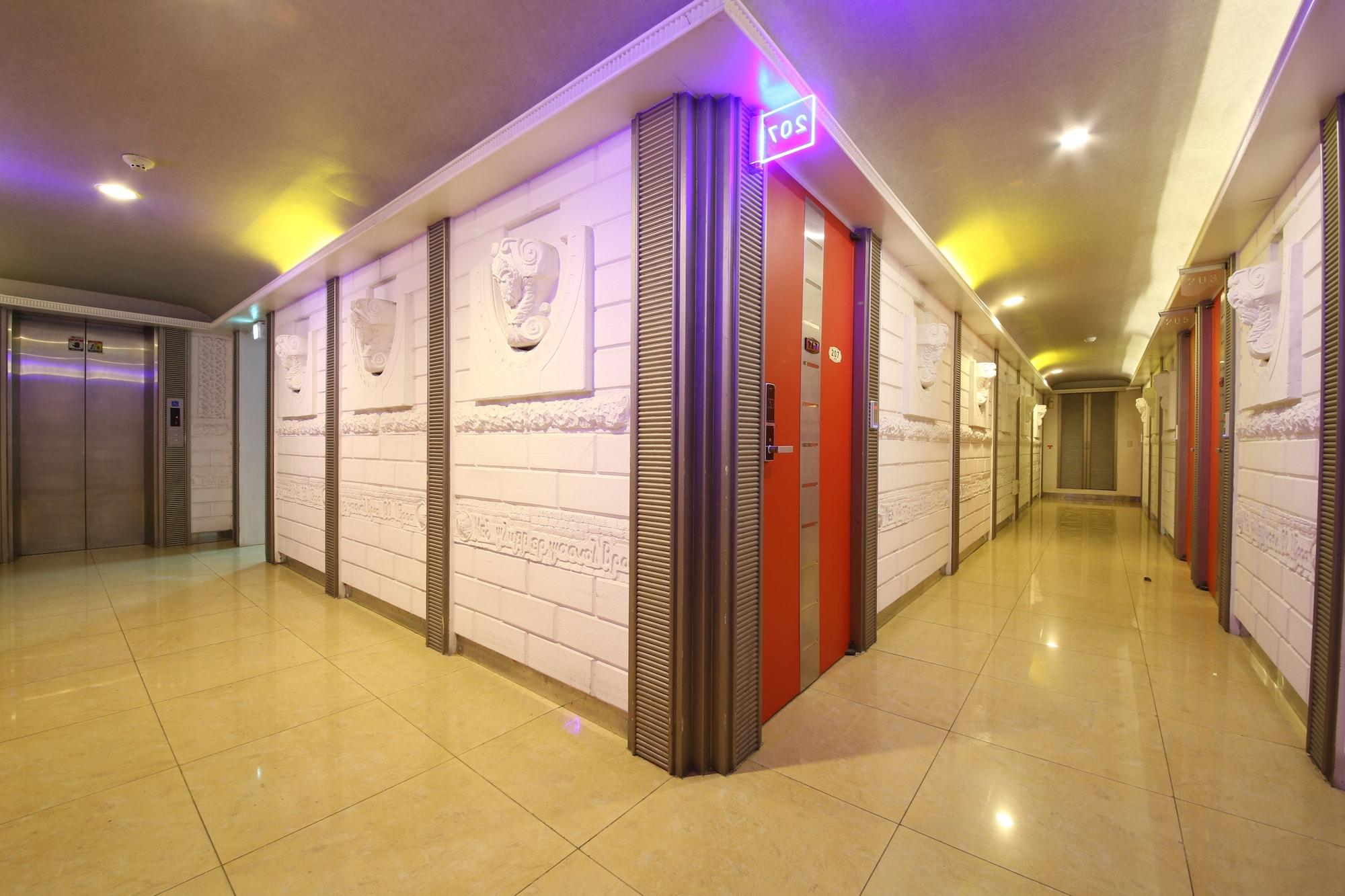 Varios Sense Motel
