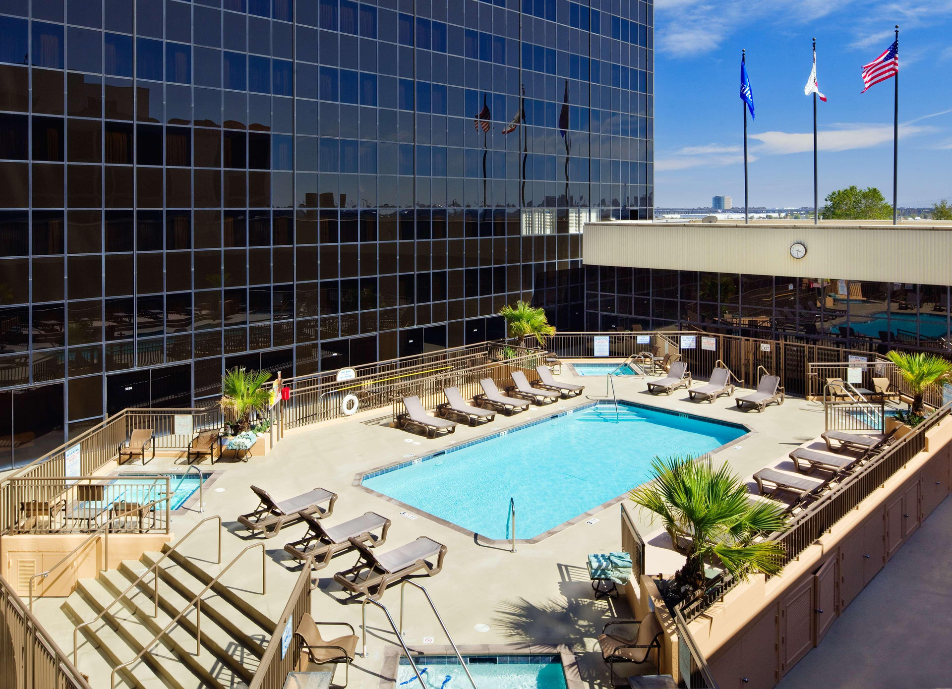 Vista Piscina Hilton Los Angeles Airport