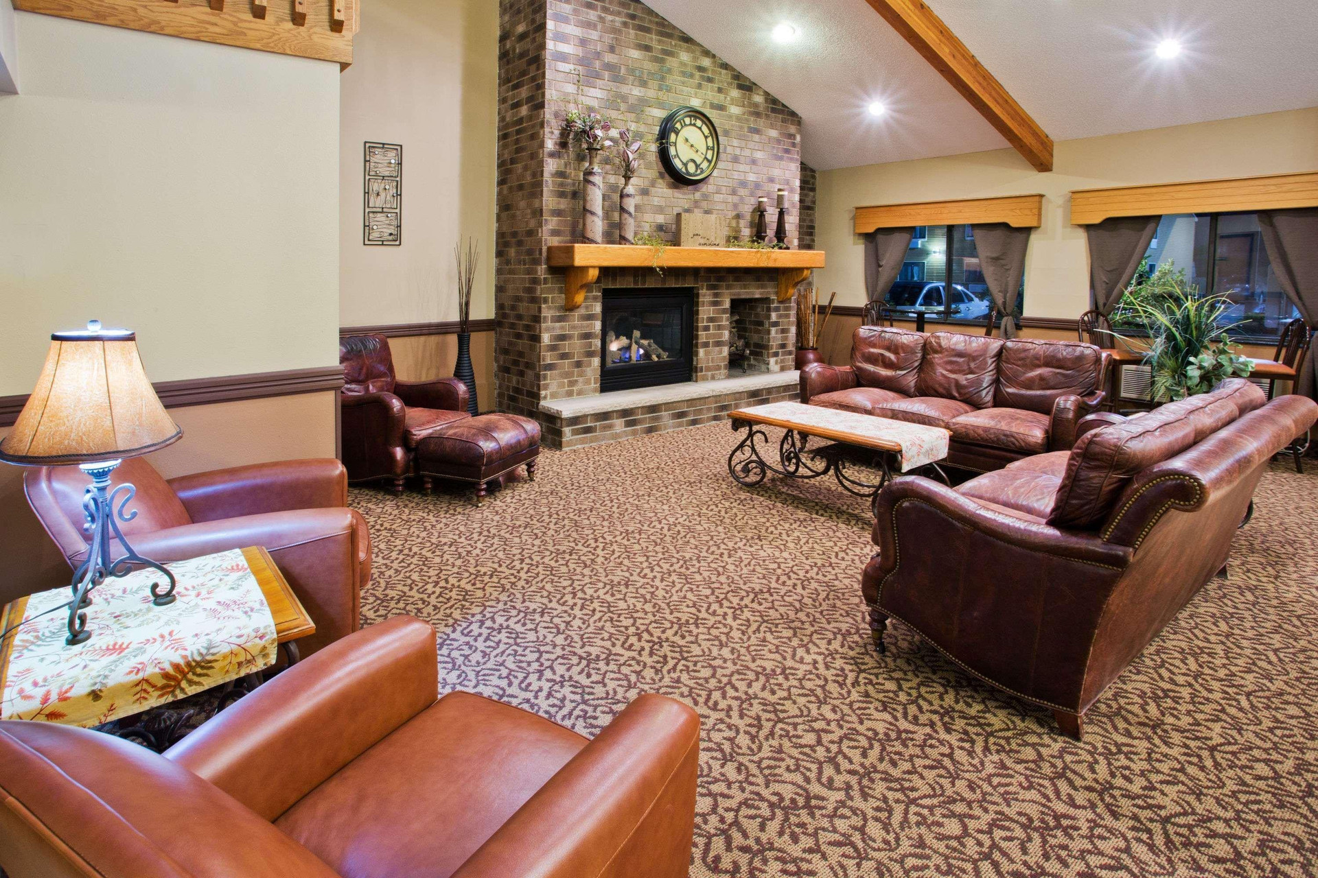 Vista Lobby AmericInn by Wyndham Aberdeen - Event Center
