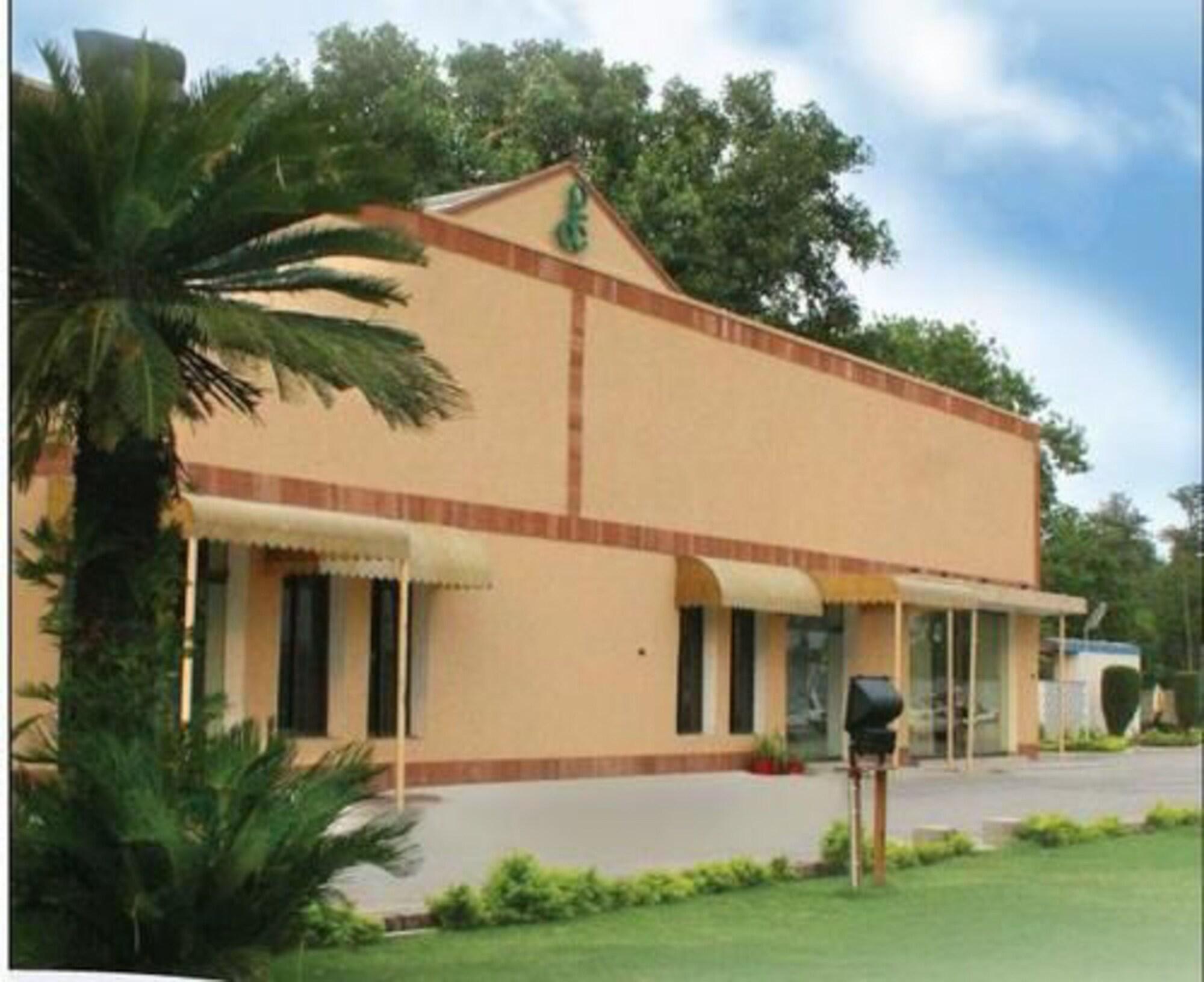 Varios Flashman's Hotel