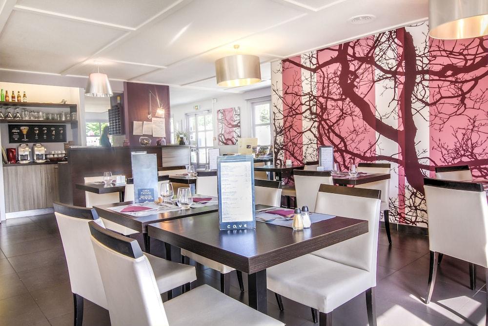 Bar/Salón Hôtel Inn Design Sablé-sur-Sarthe