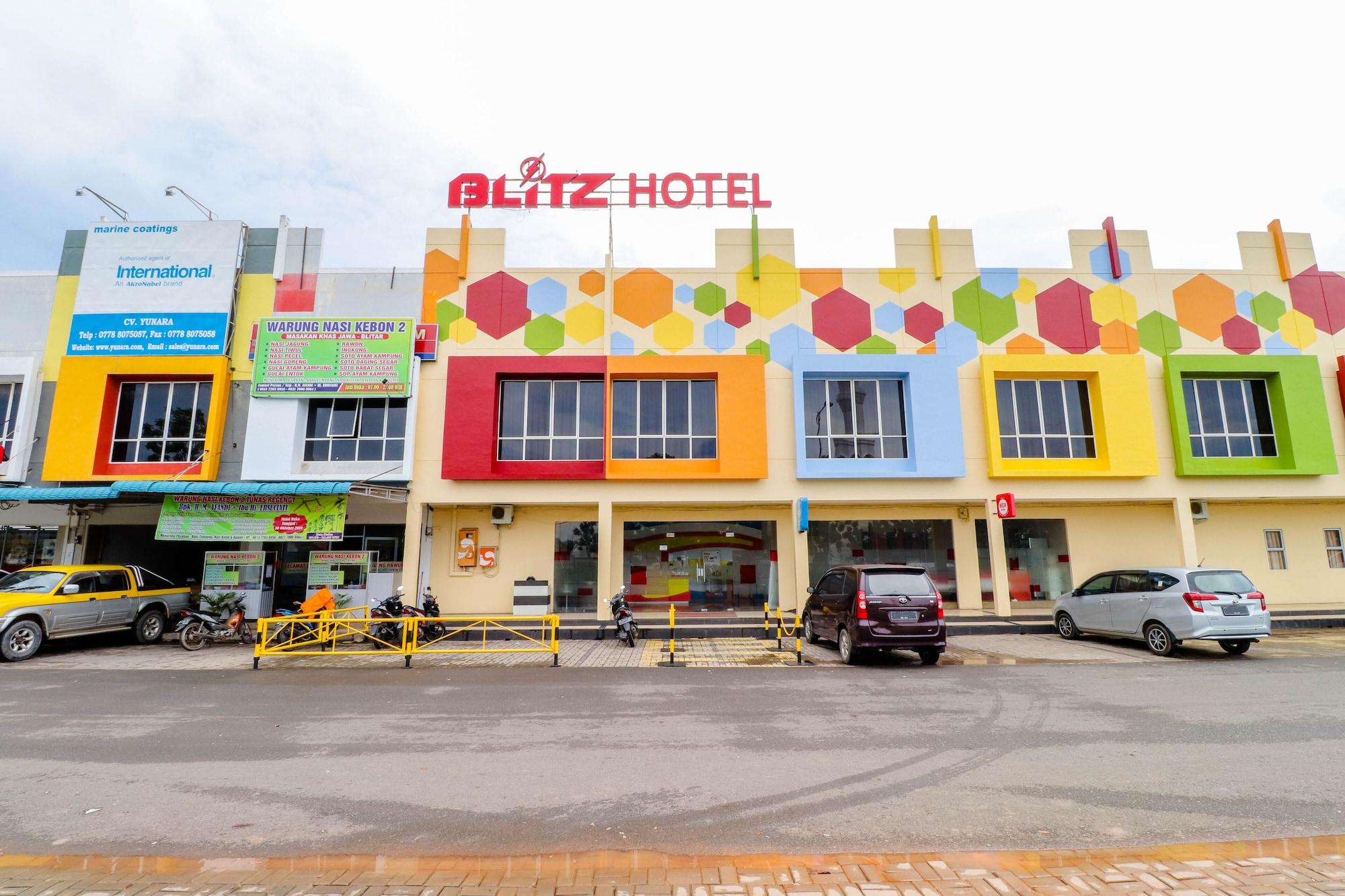 Vista Exterior Blitz Hotel Batam Near Sultan Mahmud Ri'ayat Shah Mosque