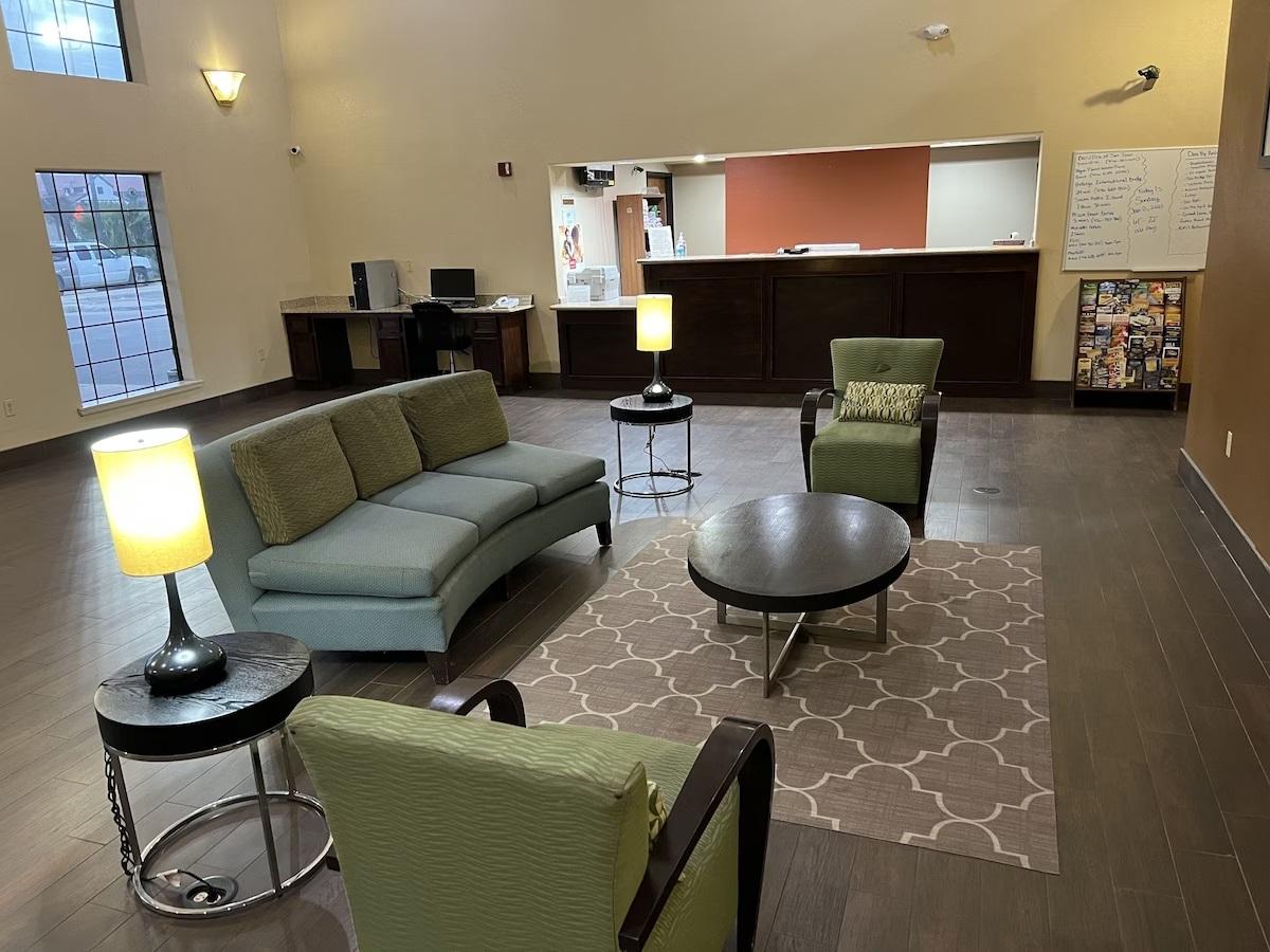 Vista Lobby Americas Best Value Inn Pharr