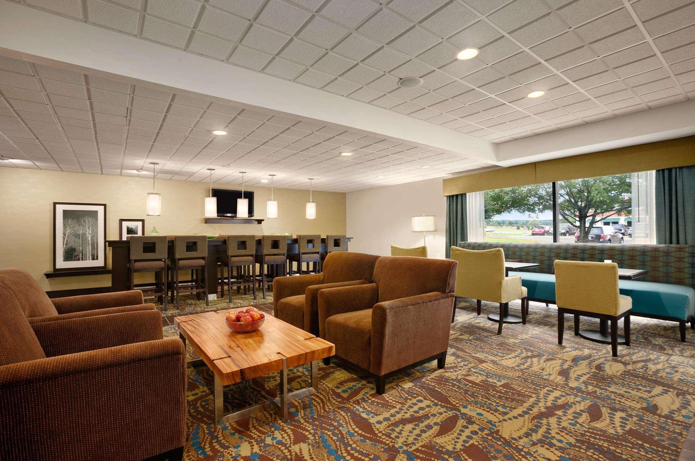 Vista Lobby Comfort Inn Cadillac