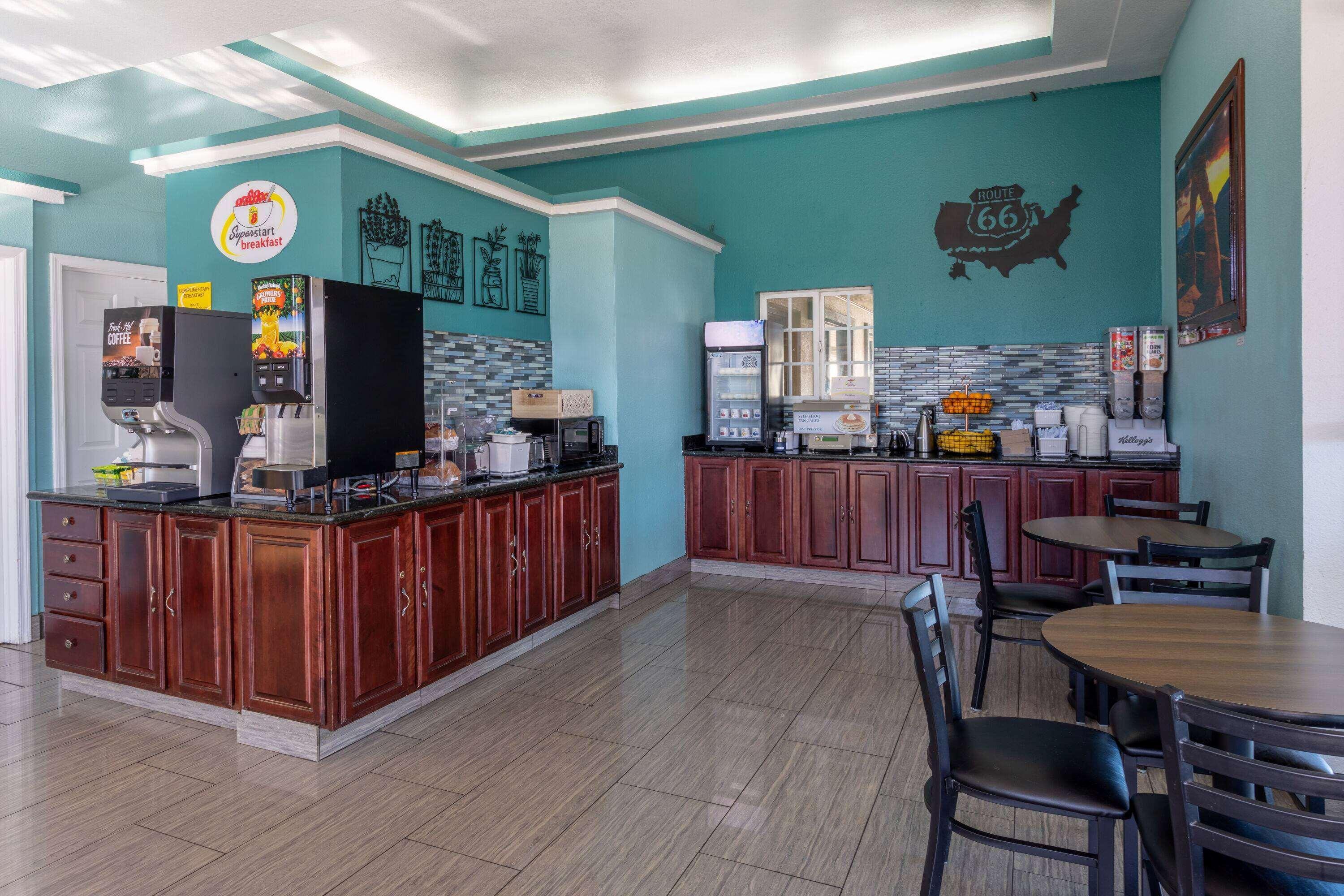 Restaurant Super 8 by Wyndham Conference Center NAU/Downtown